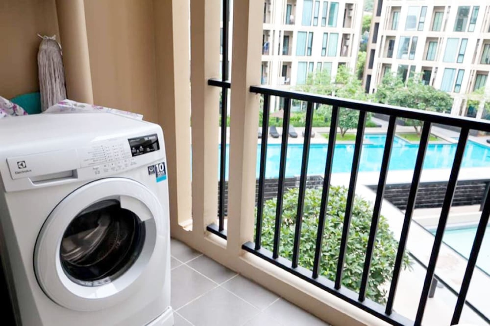 Favstay - The Base Uptown Phuket