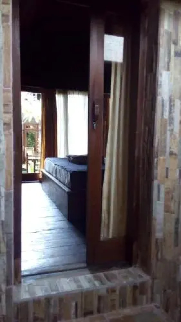 Coral Beach Pizza Cottages