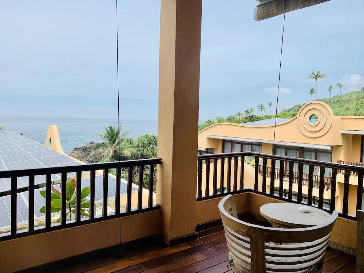 Thaproban Pavilion Waves Unawatuna