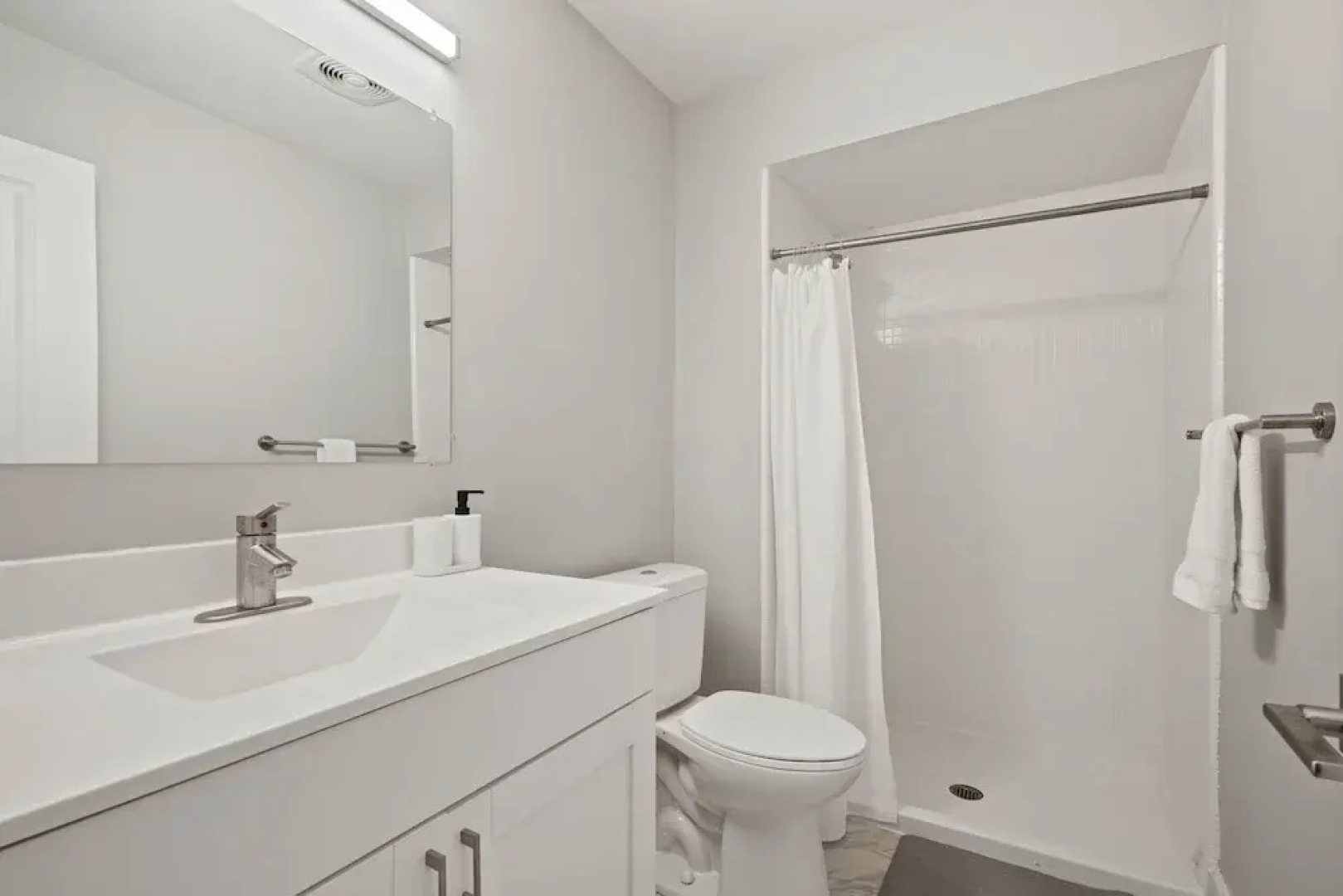 Beautiful 2BR 2BA Apartment With Modern Design