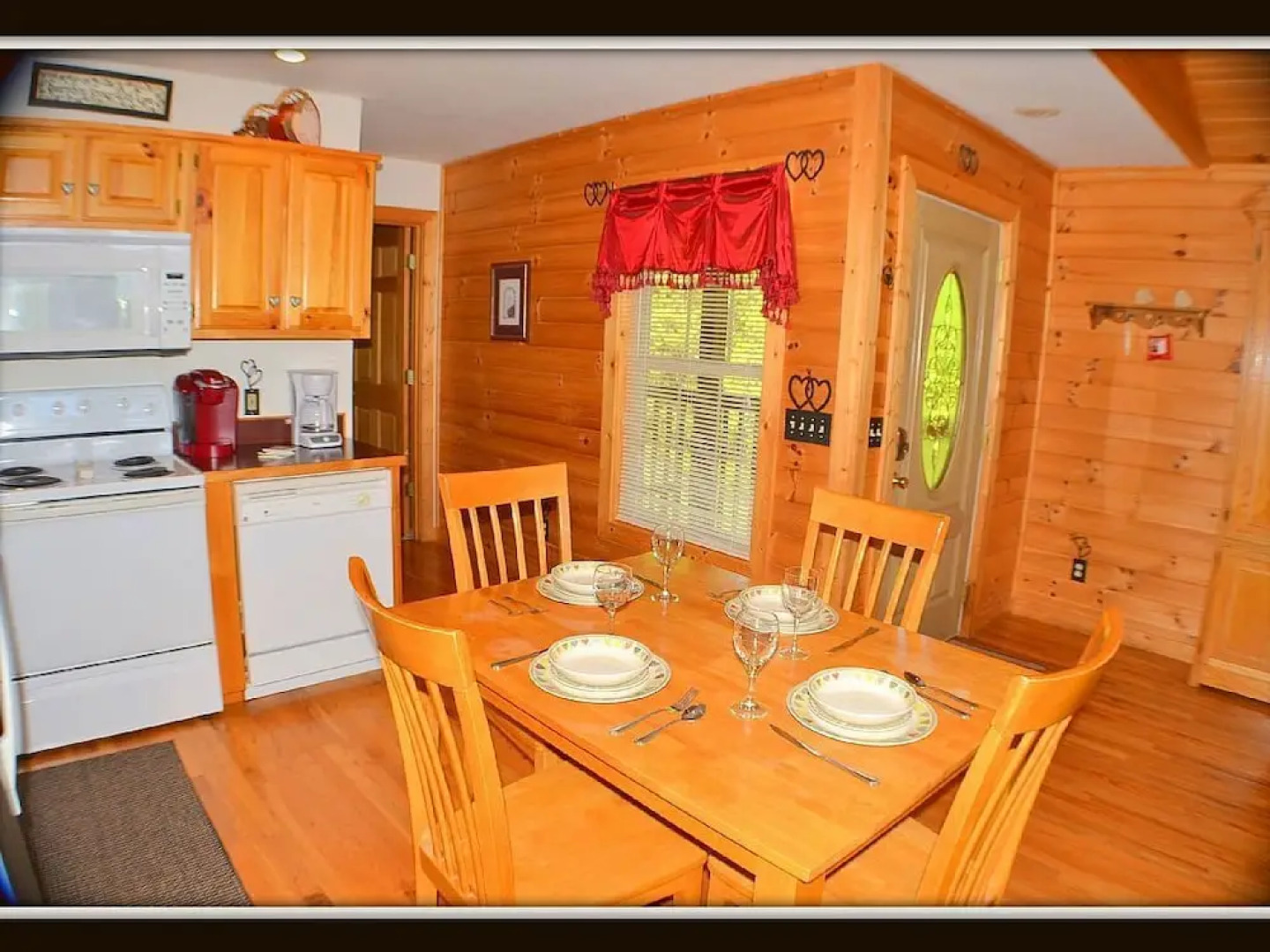 Amore Mountain Retreat - 1 Br cabin by RedAwning
