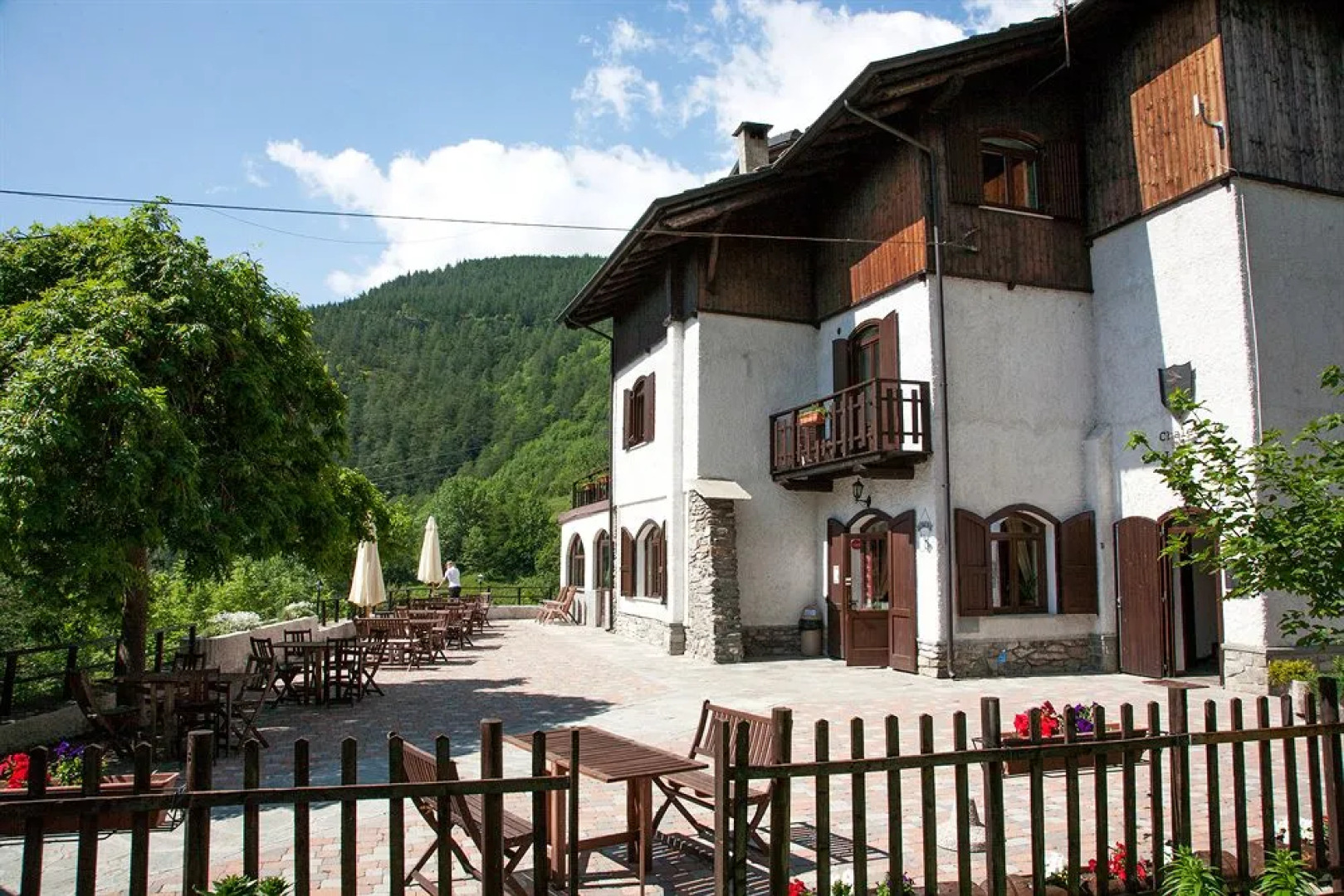 Chalet sul lago Hotel In Montagna