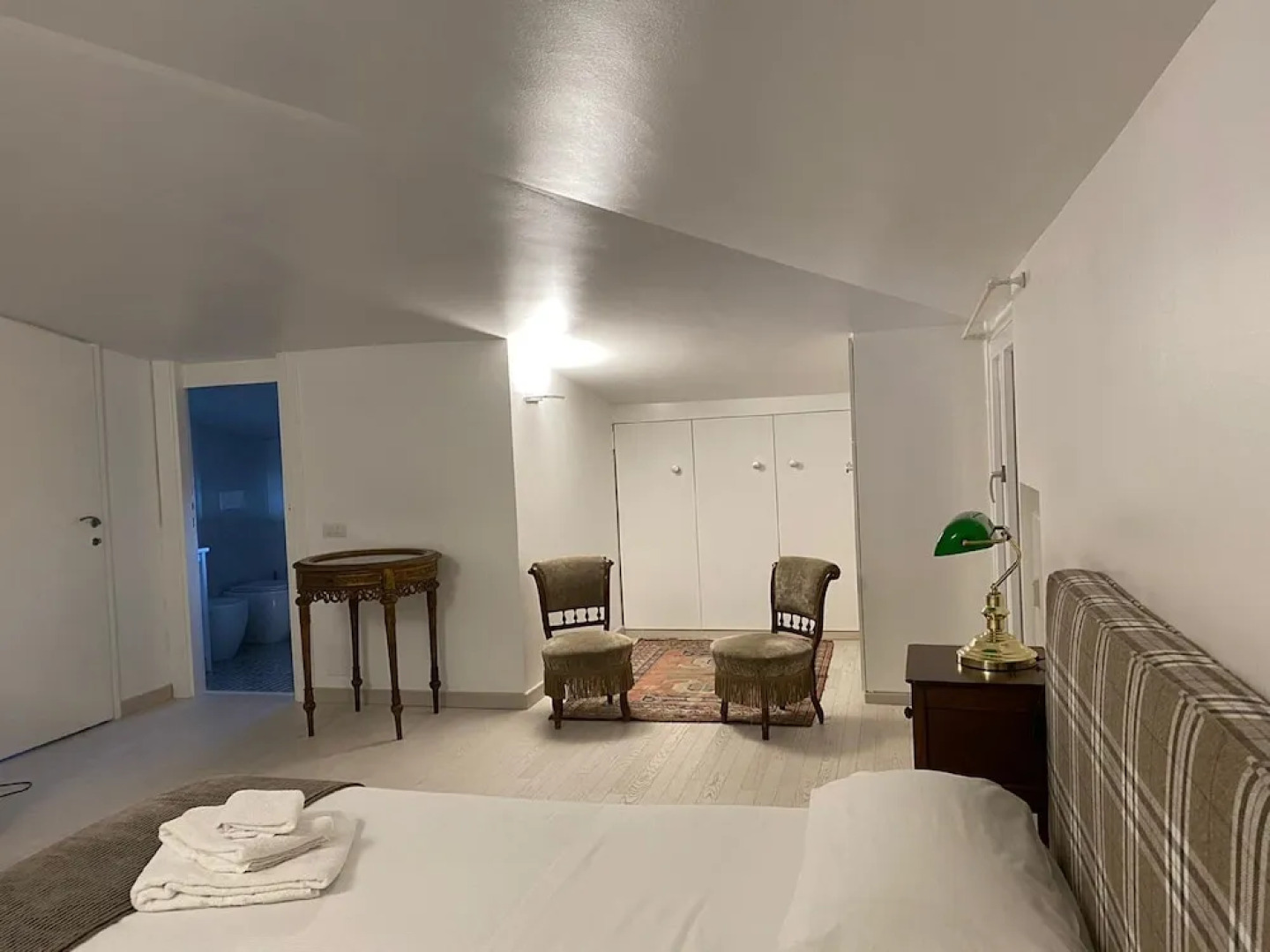 Gatto Bianco Le Mura