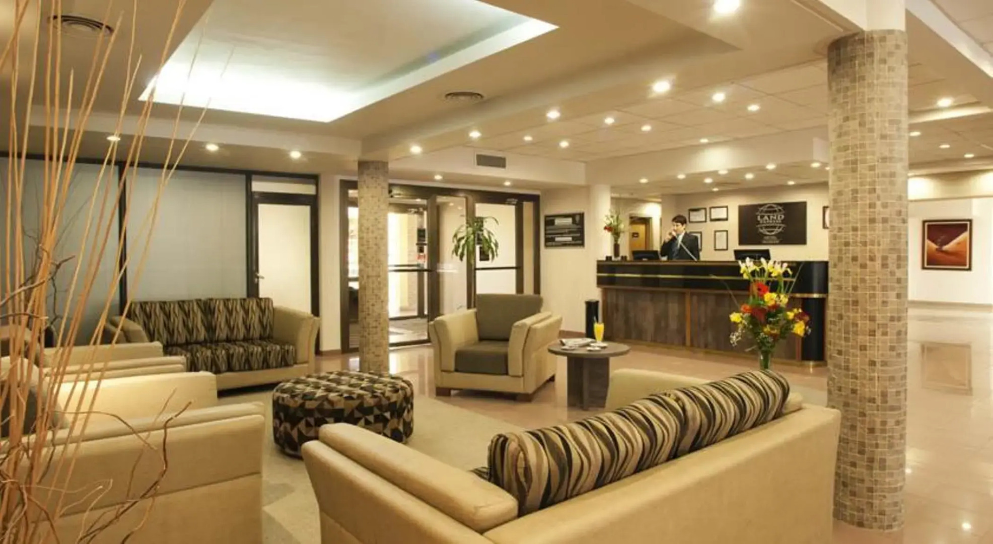 Land Express Neuquén Hotel