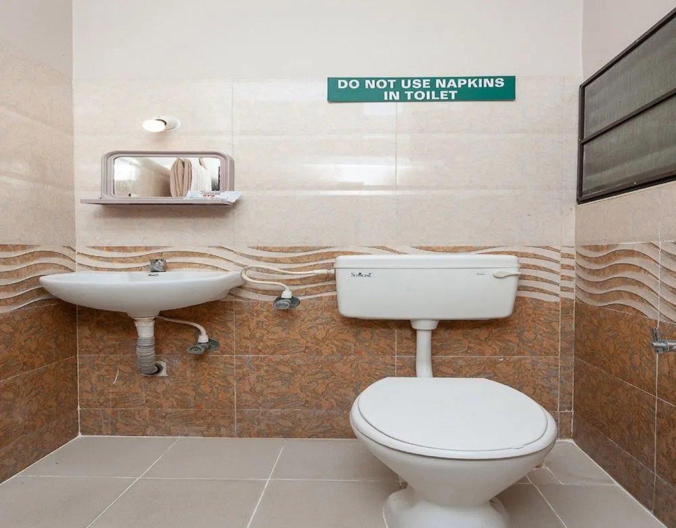 Oyo 29278 Sri Laya Guest House