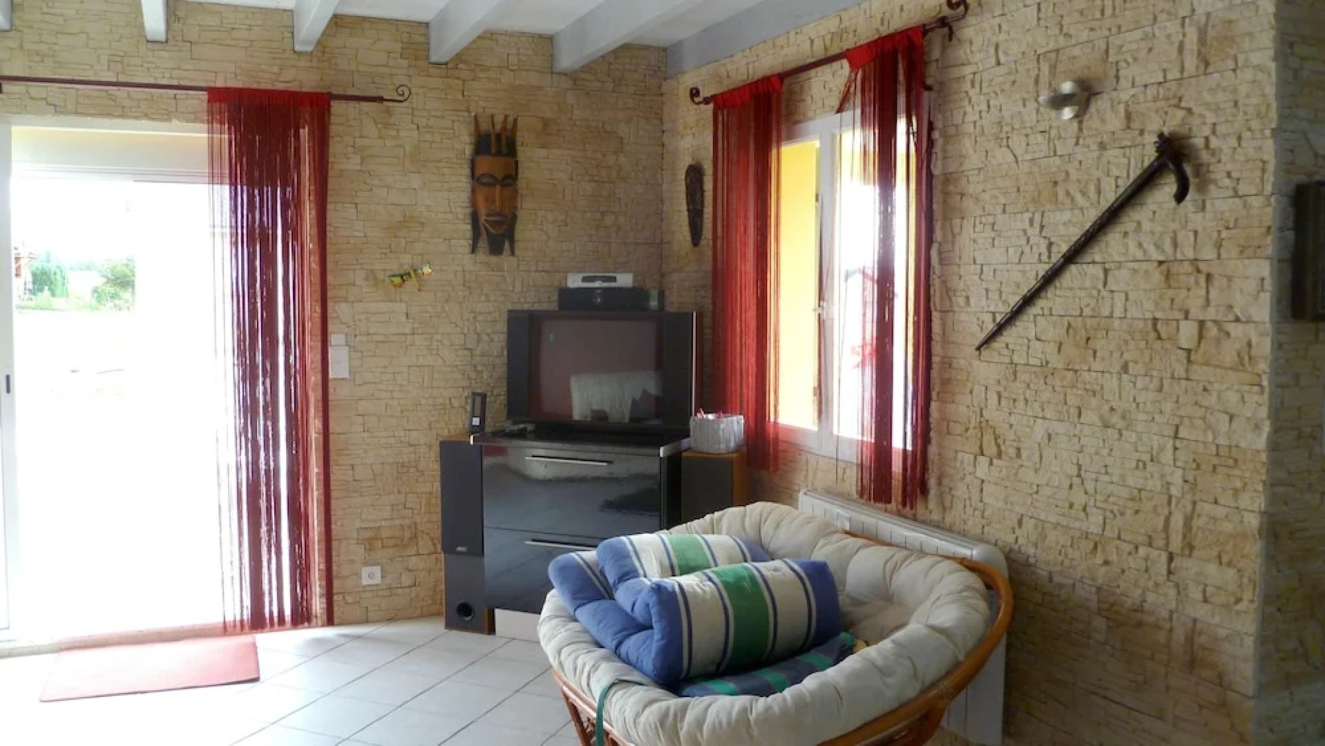 House With 2 Bedrooms in Salles-curan, With Wonderful Lake View, Enclosed Garden and Wifi