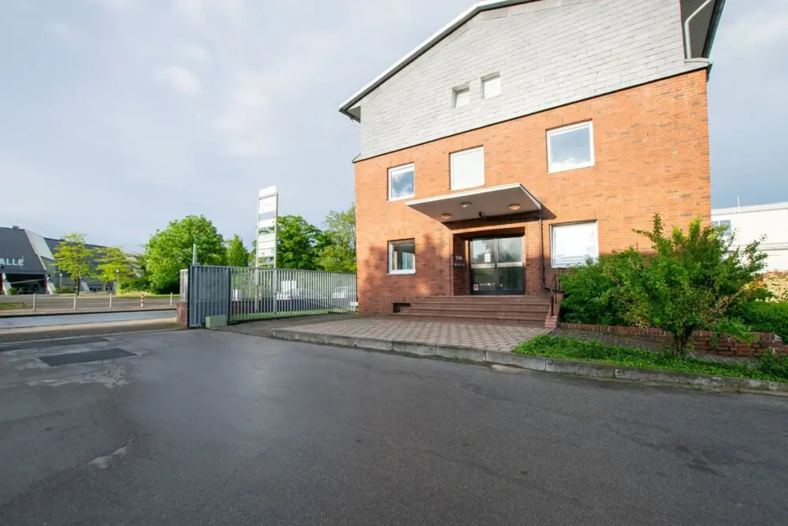 Tolstov-Hotels Airport 3 Room City Apt.