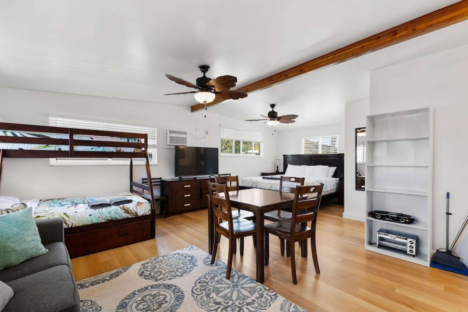 Extra Large Studio Sleeps 7 w Sofa Bed