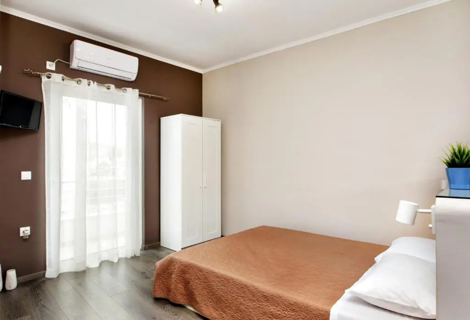 Maria's modern studio 5min from beach