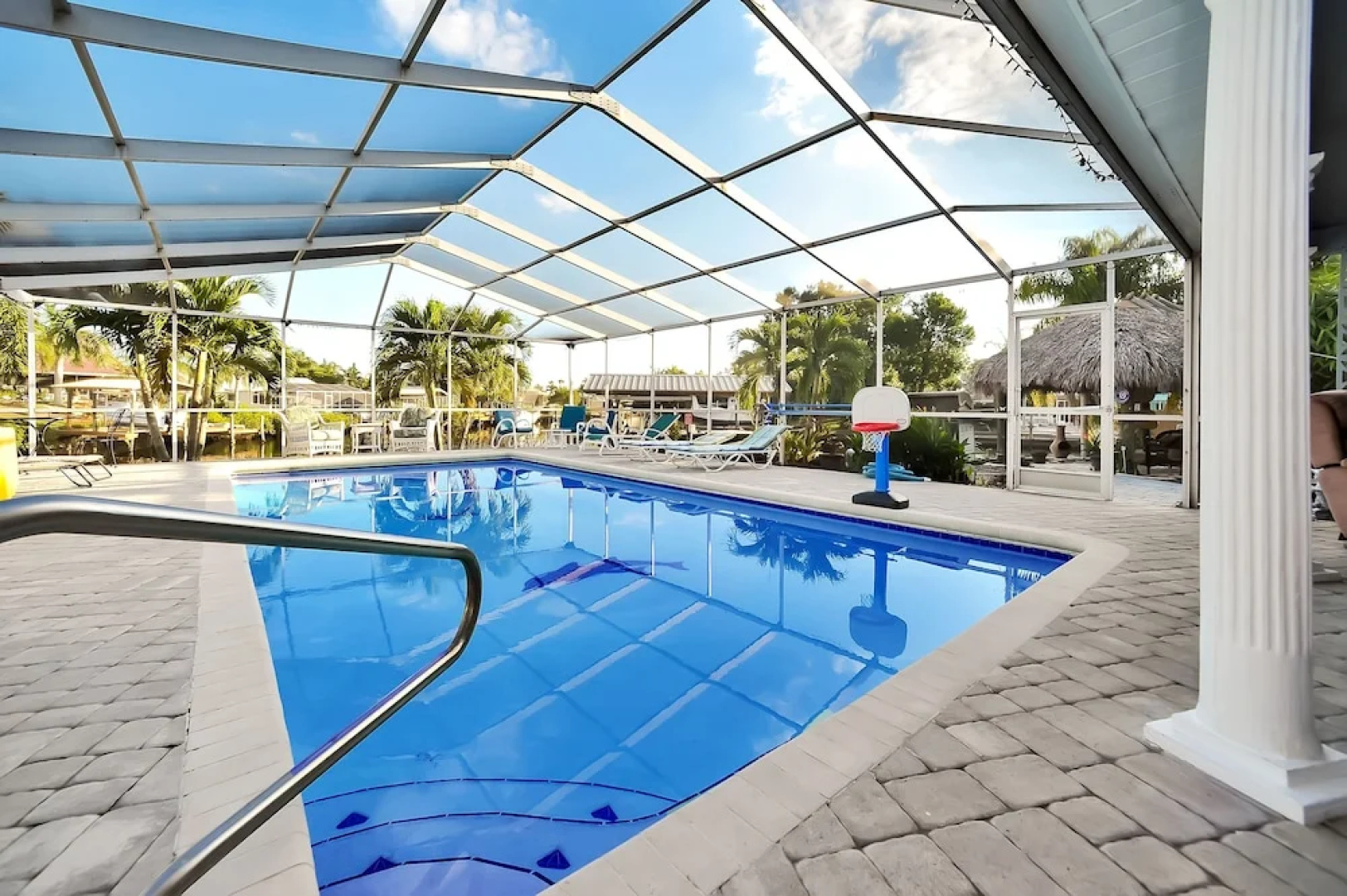 Apollo Beach W/ Pool, Room To Entertain, Pet Friendly! 6 Bedroom Home