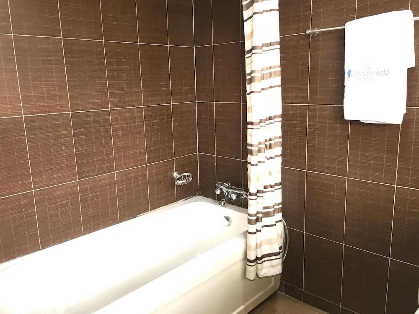 Chesterfield Hotel & Suites