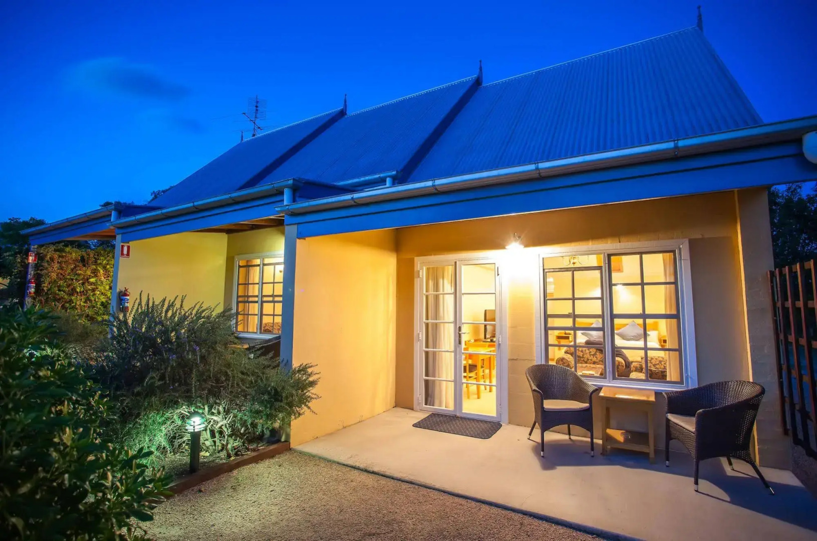 Vineyard Cottages & Cafe