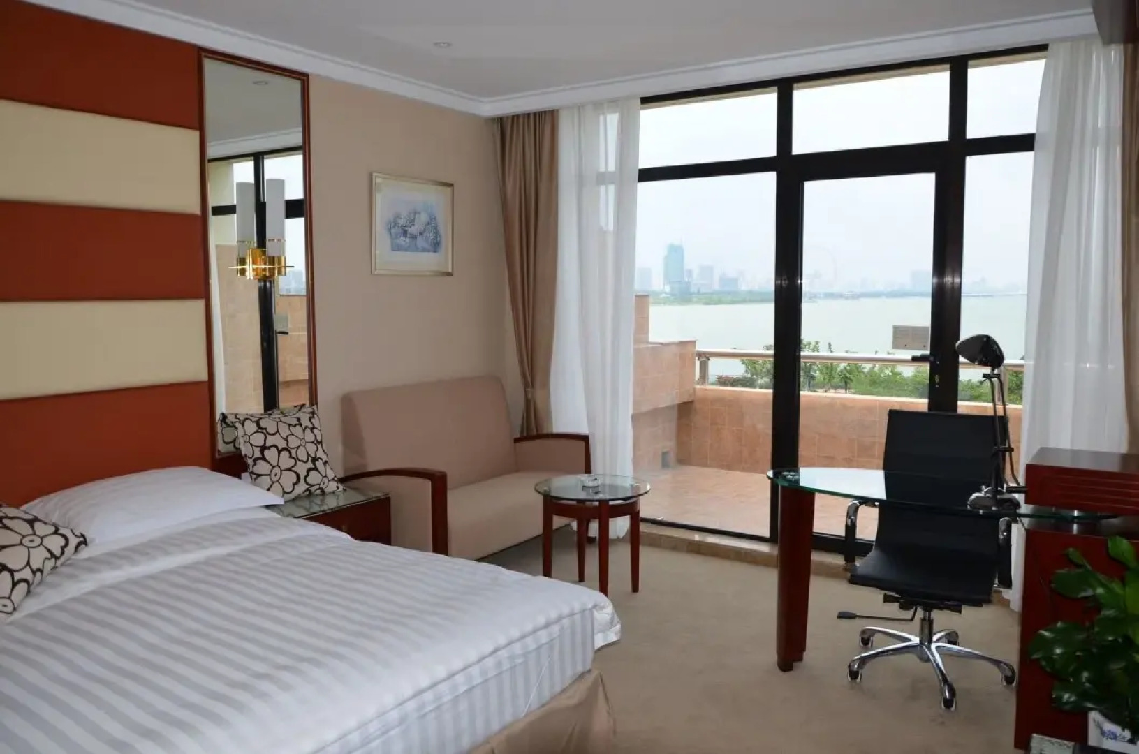 Wuxi Lakeview Park Resort
