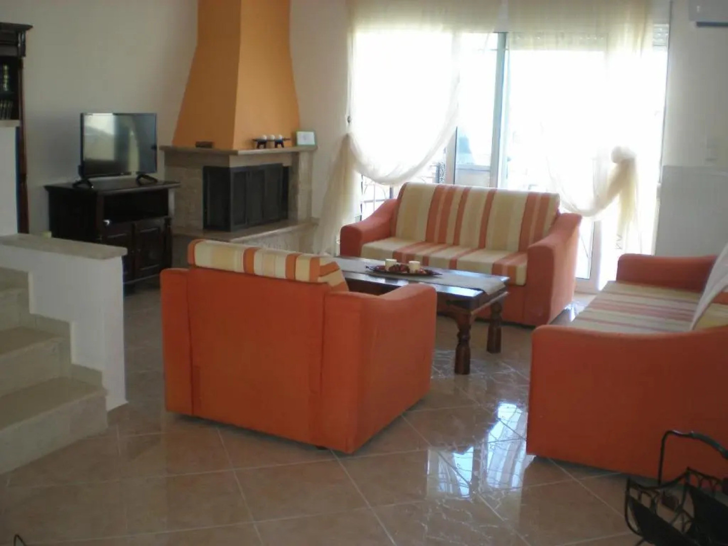 Nikolas & Anezina house