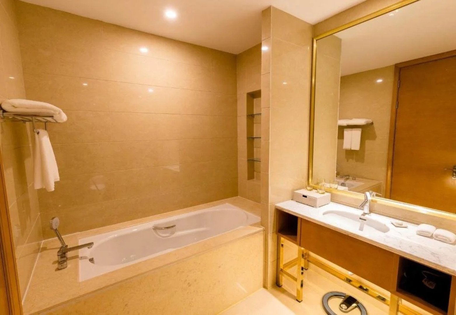 Zhenjiang Yinhong Business Boutique Hotel