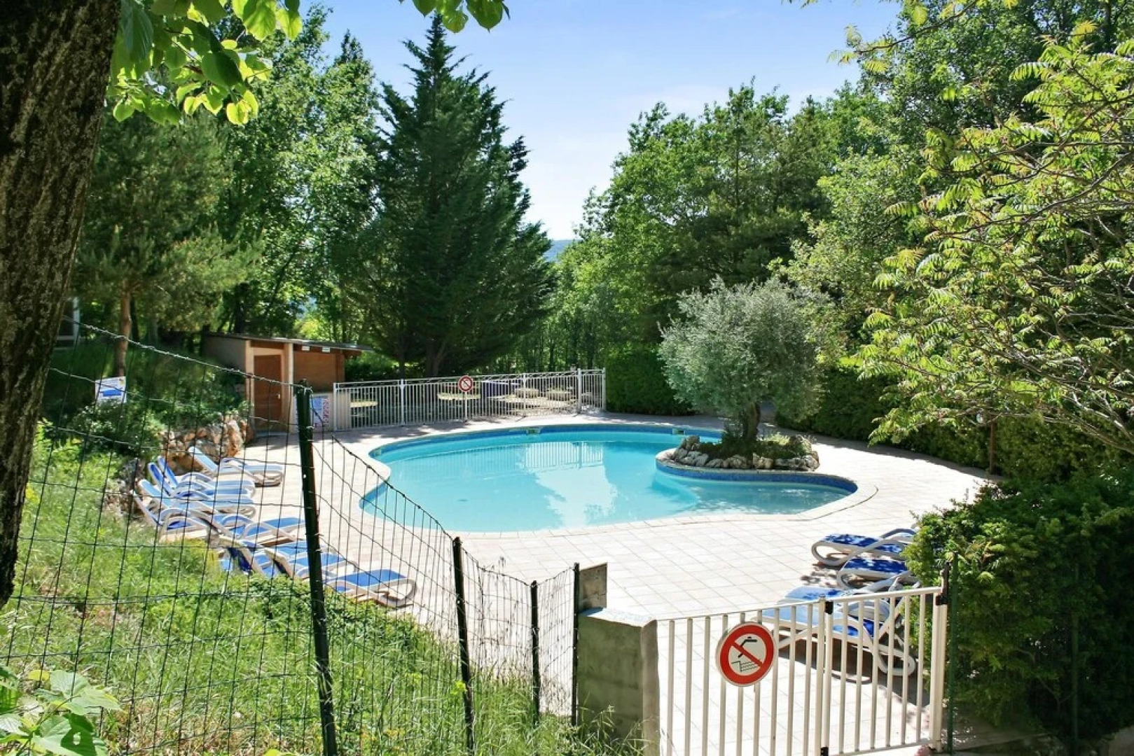 Bungalow With 2 Bedrooms in Aiguines, With Wonderful Lake View, Pool A