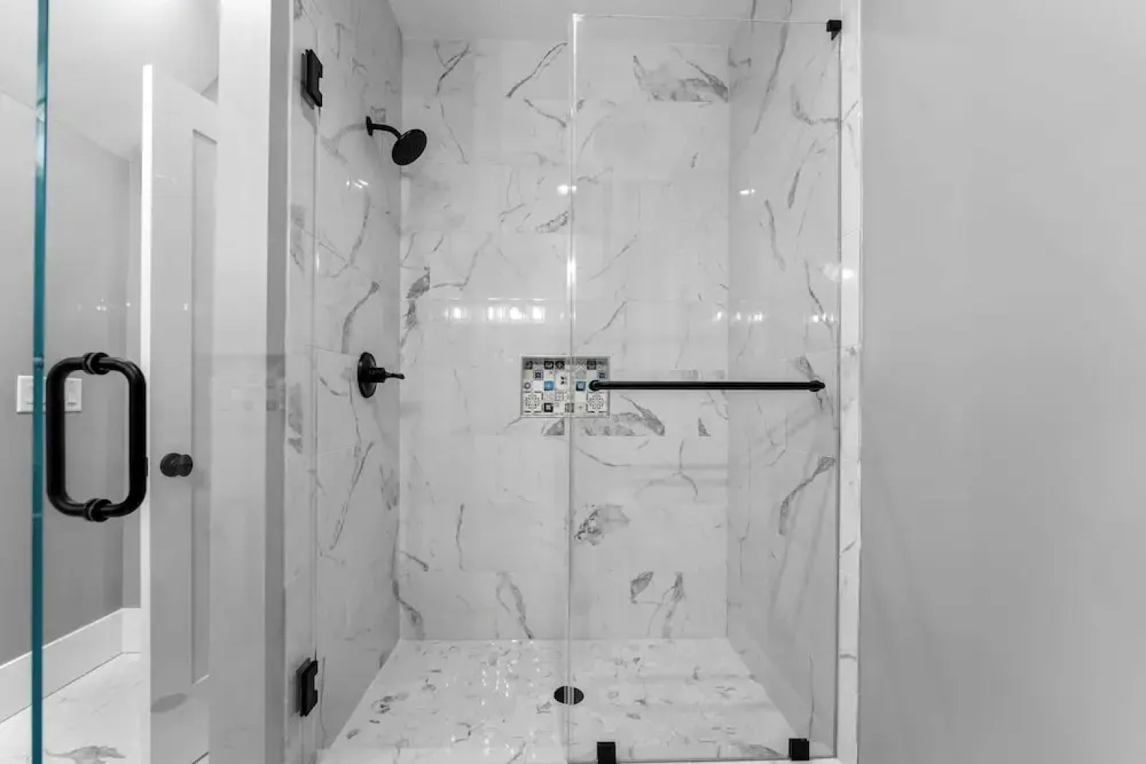 Black Bear & Blue Heron by Avantstay 2 Lakefront Homes, Sleeps 43 Pool, Dock, Theater