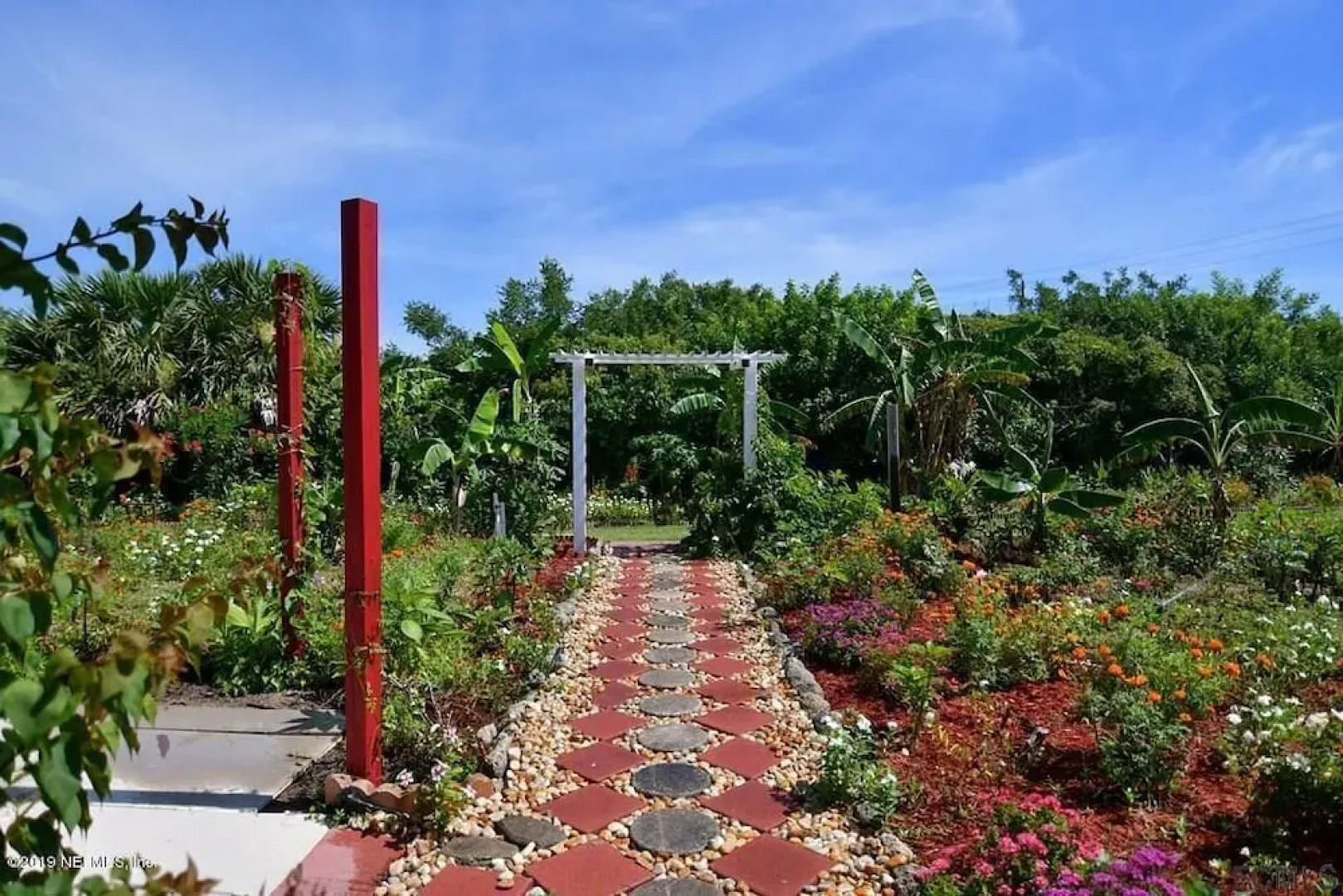 Castle by the Sea, 7 Bedroom, Ocean View, Putting Green, Tiki Bar, Sleeps 17