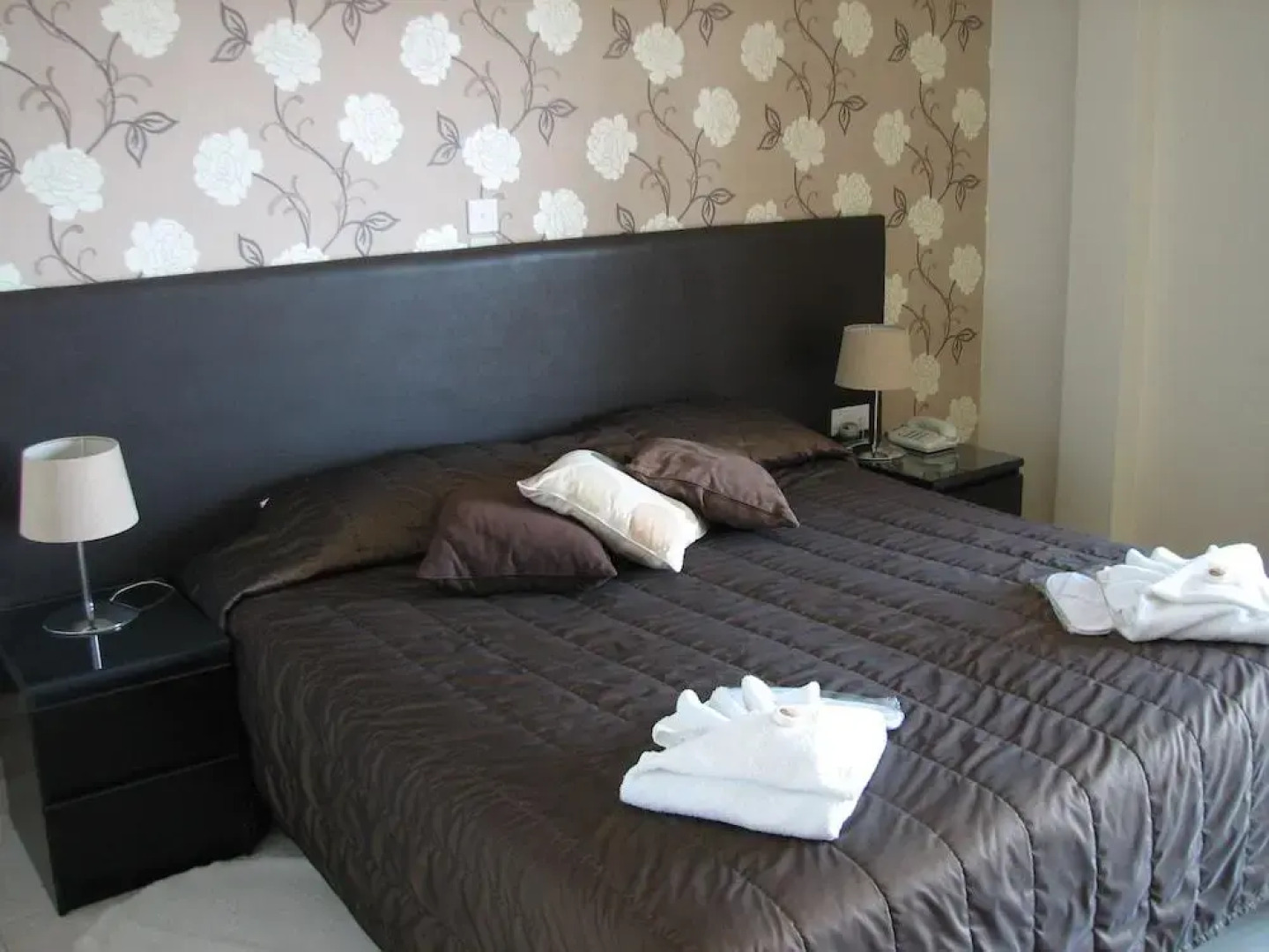 Hill View Restaurant & Apartments