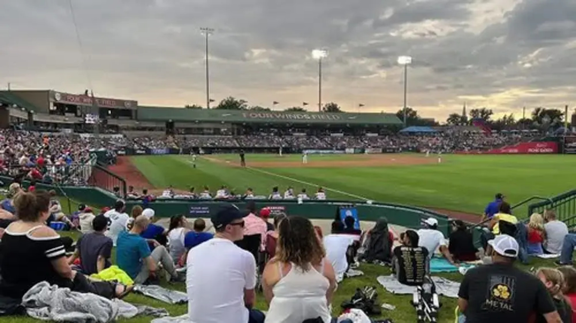 Modern Home Just Mins to Notre Dame 52723