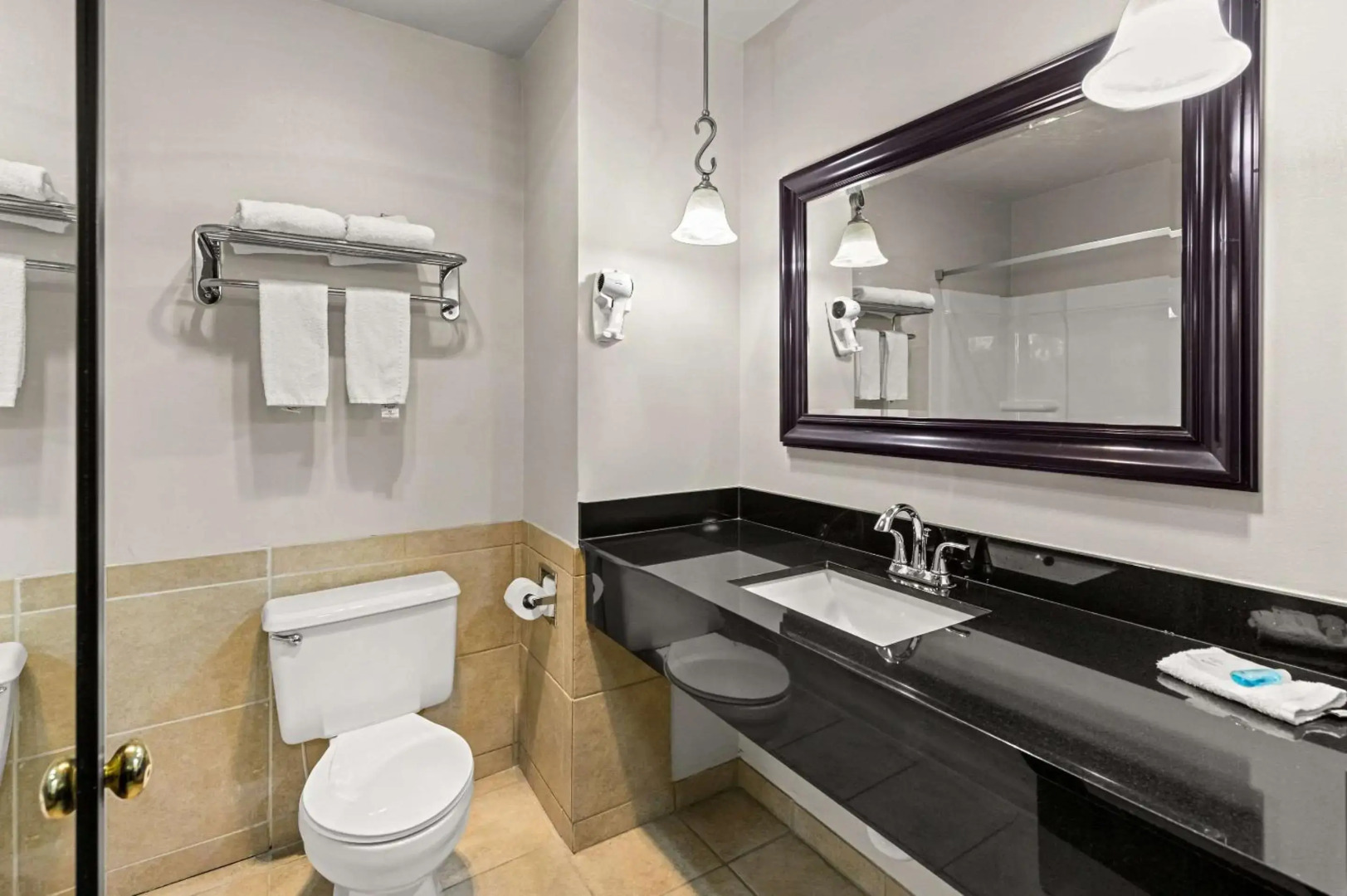 Suburban Studios Kansas City Airport North