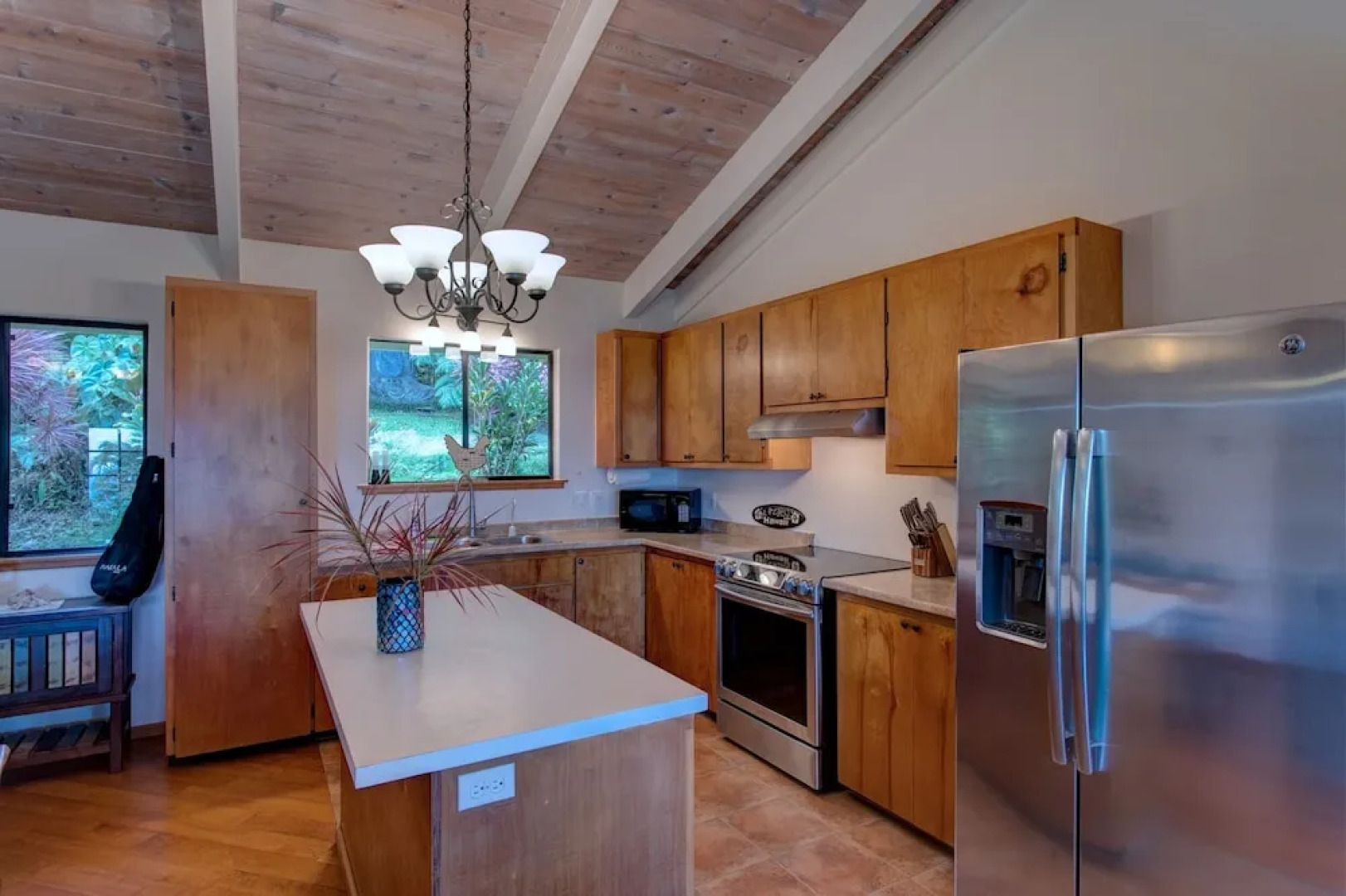 Hamakua Pukana La Hale 3 Bedroom Home by RedAwning