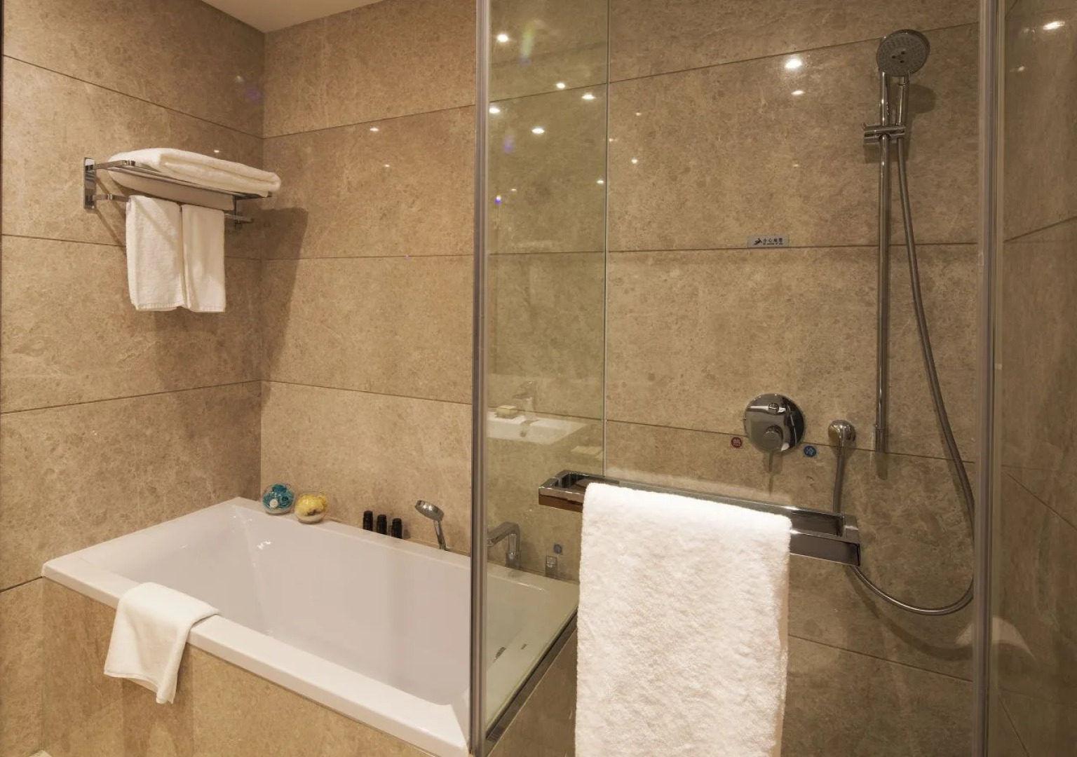 Qingdao Majesty Mansion Hotel