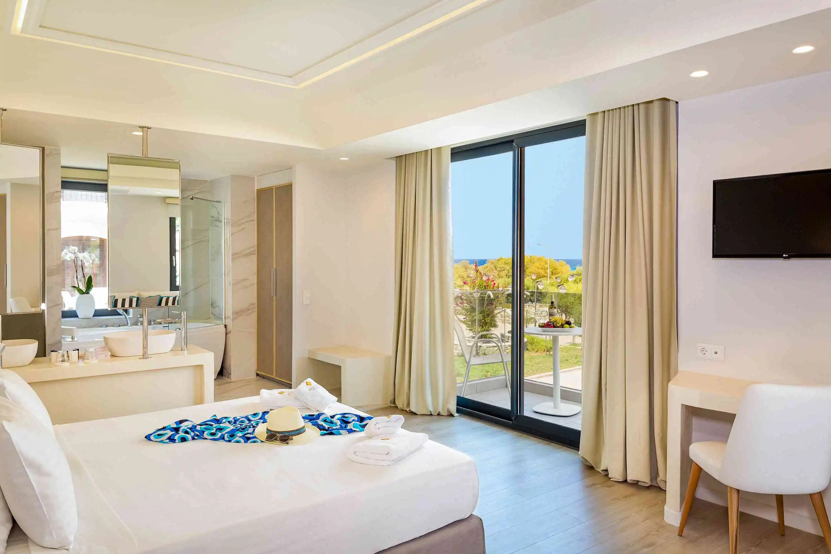 Samian Mare Hotel Suites & Spa