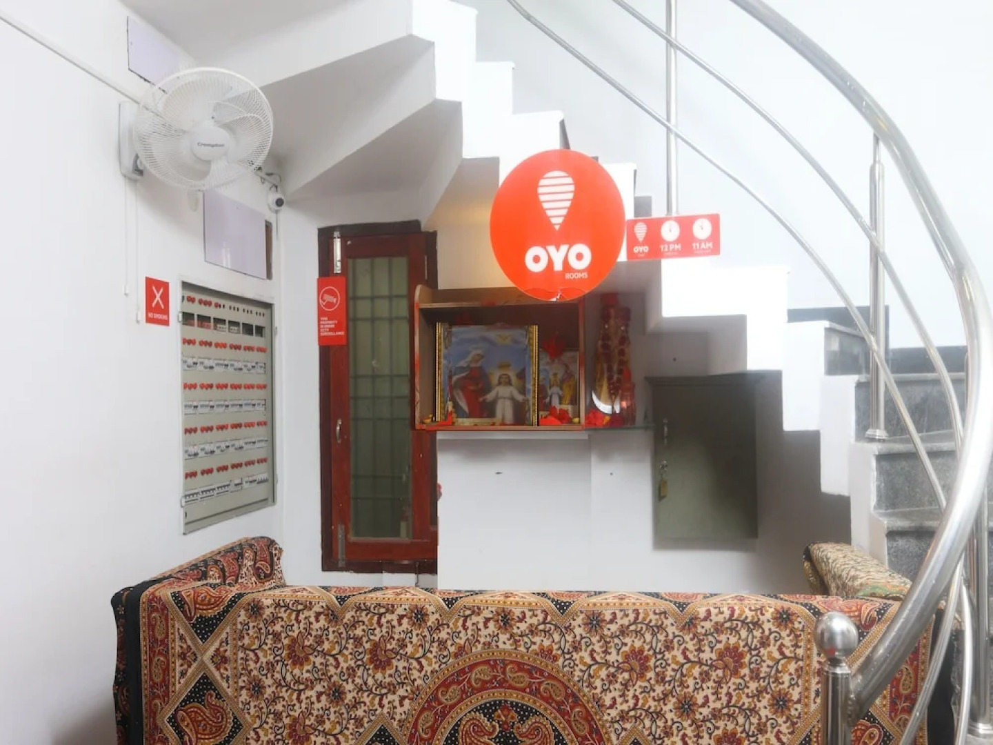 OYO 11582 Villa Triomphe