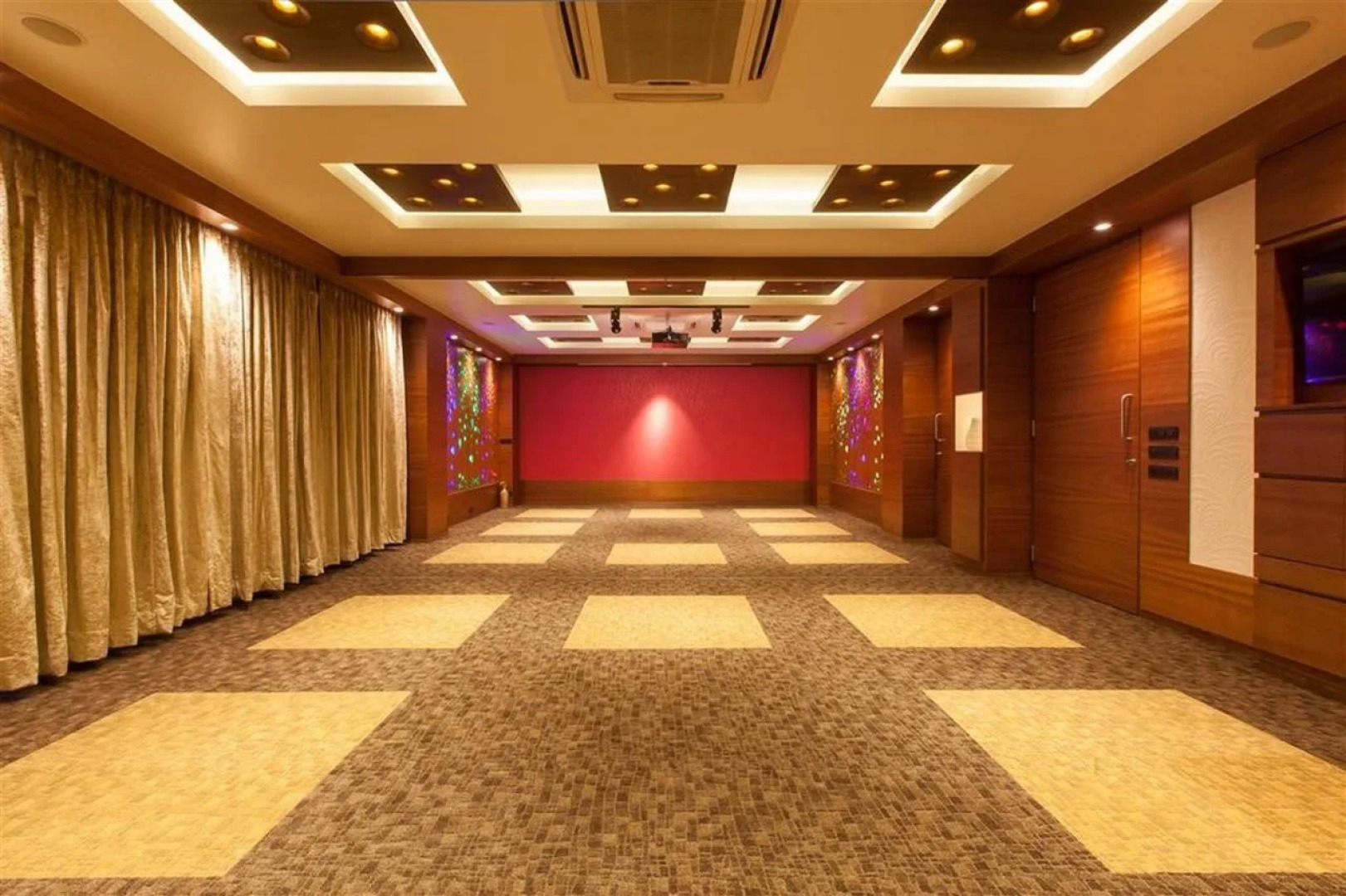 Hotel Cosmopolitan Ahmedabad