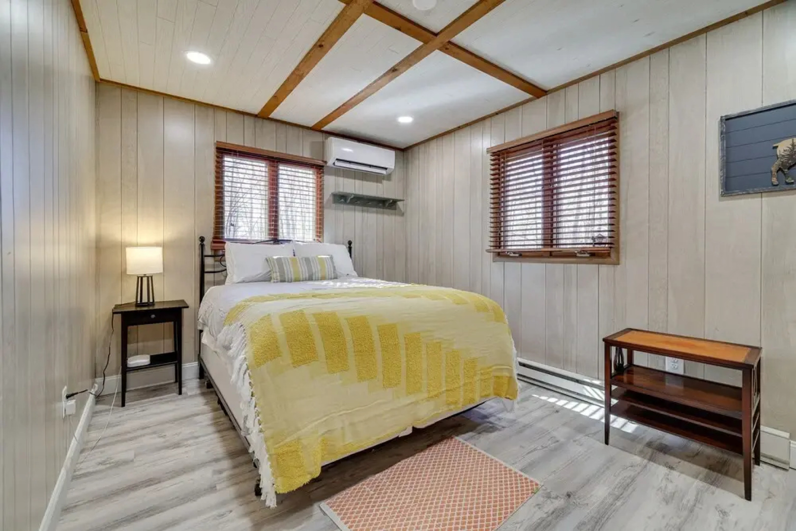 Peaceful Pocono Lake Cabin: Walk to Pine Lake!