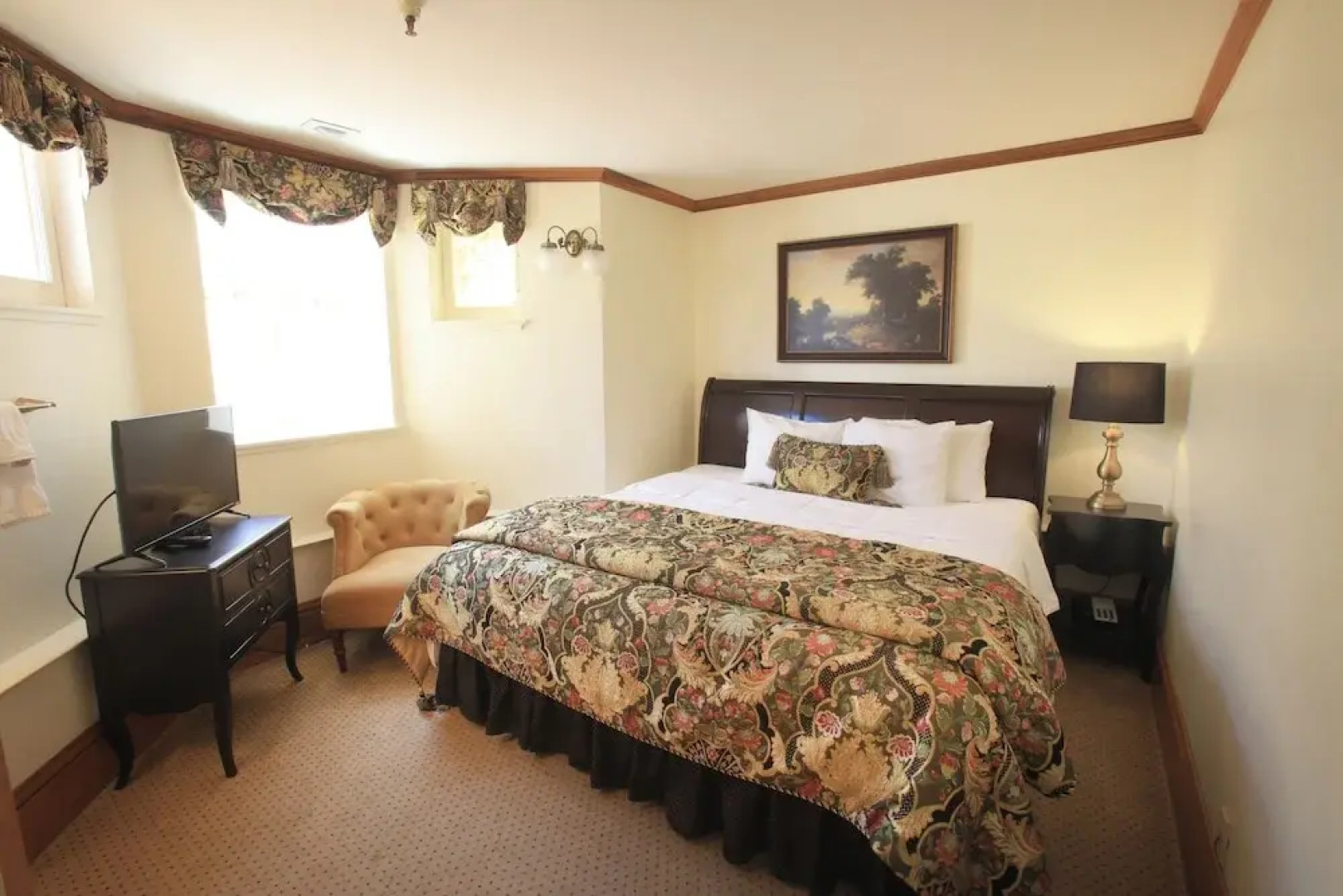 The Charles Pacific Grove - Artfully Designed Inclusive Inn