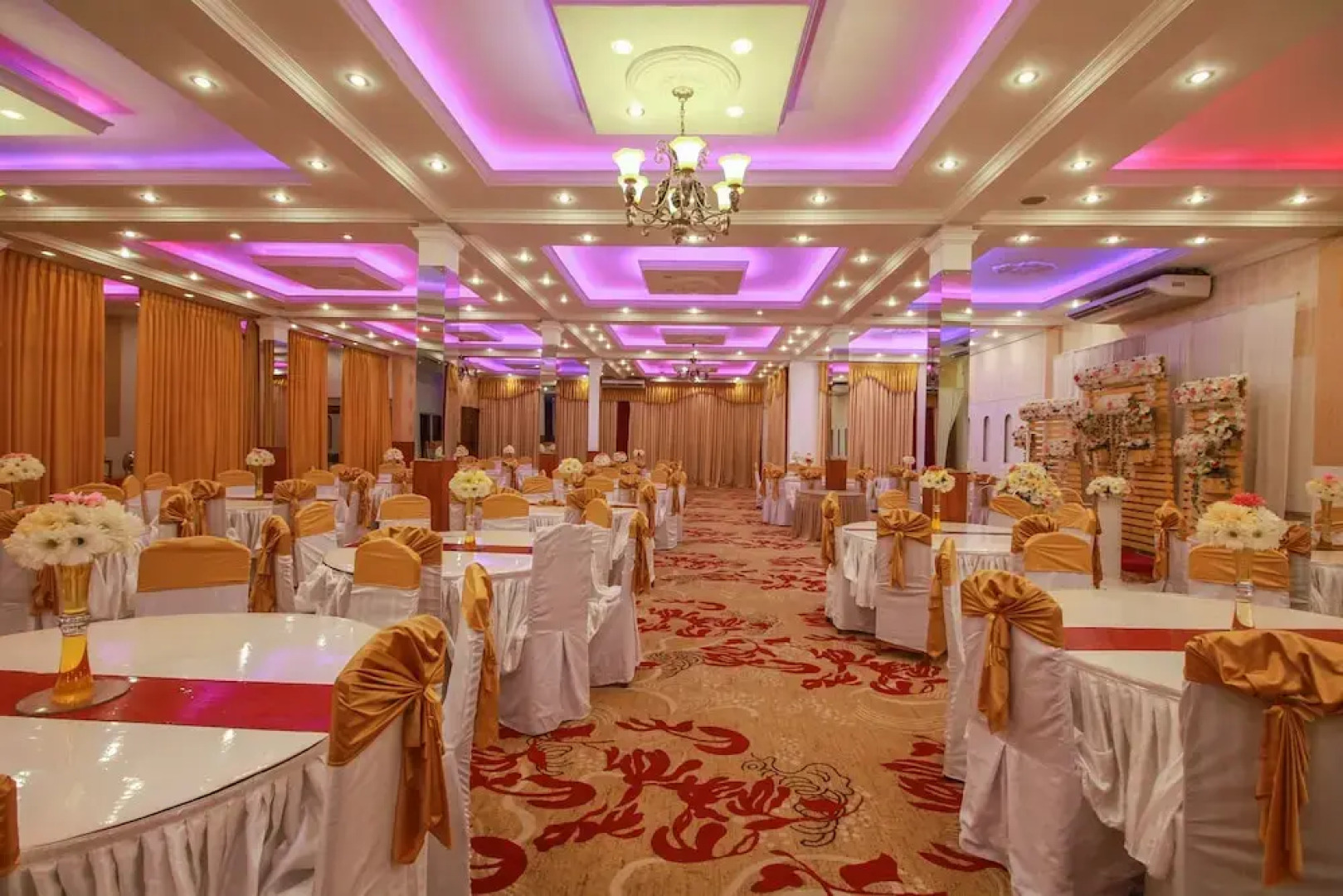 OYO 339 Chandiv Hotel