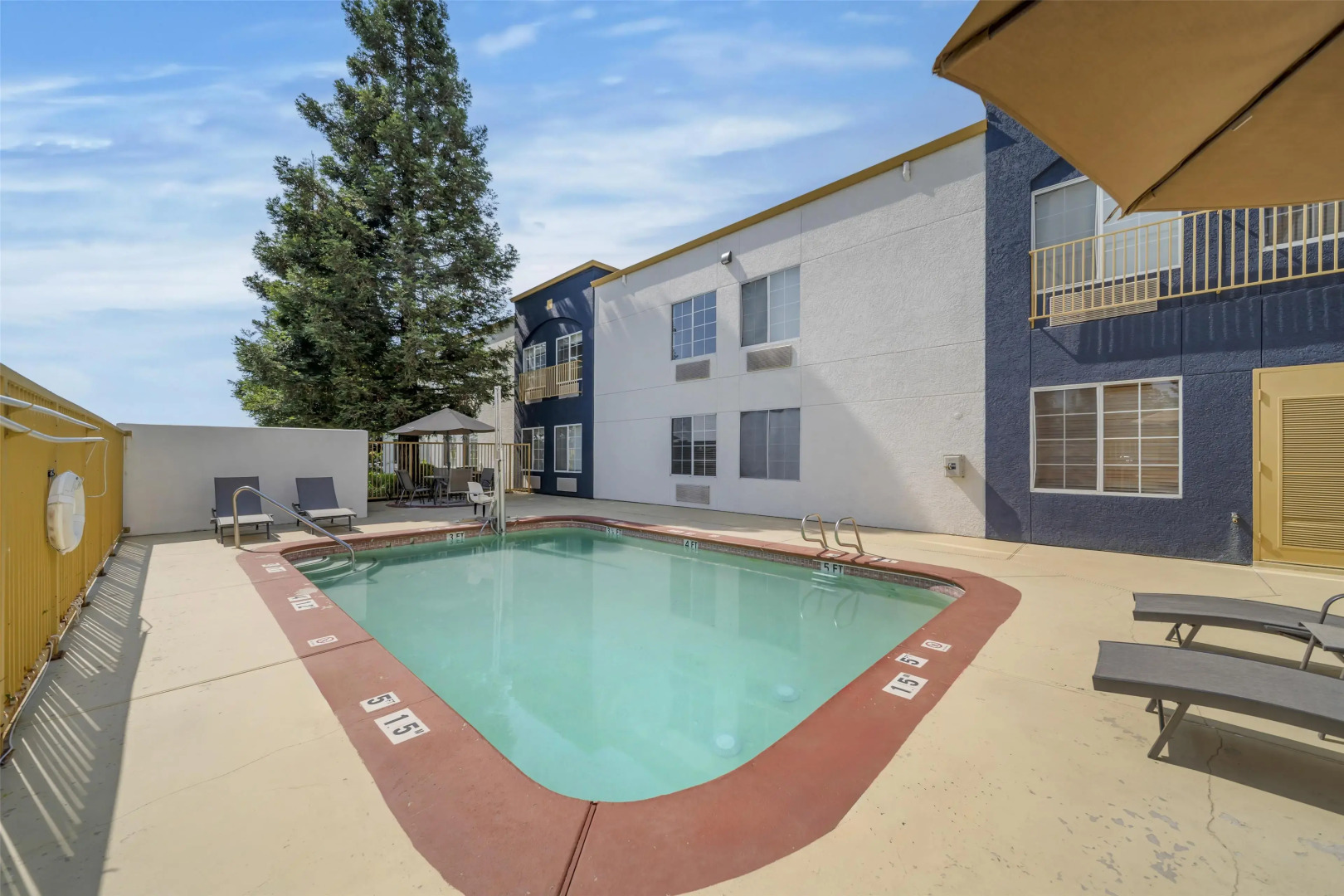 Best Western Plus Twin View Inn & Suites