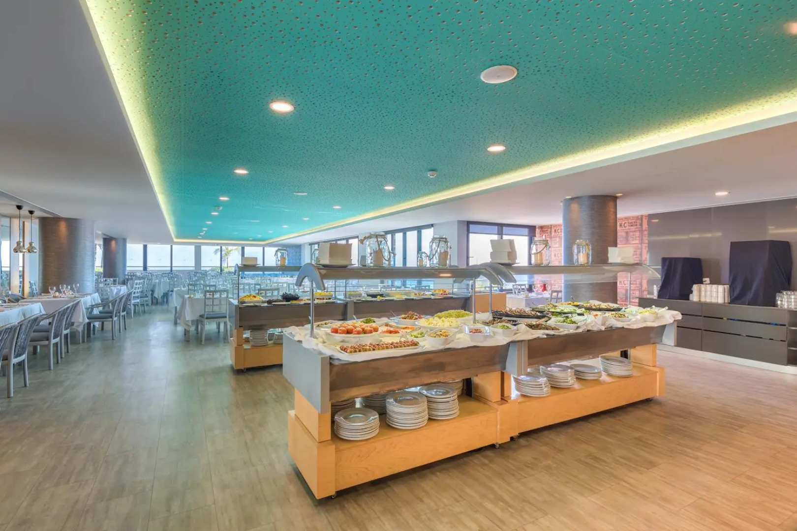 Four Views Monumental Lido