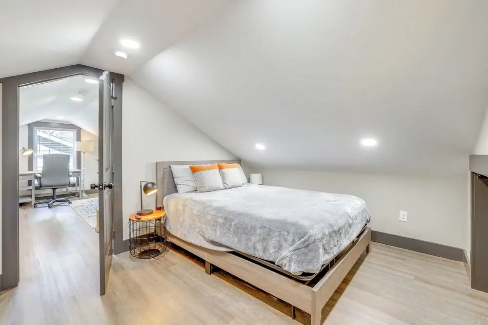 4 Mi to Liberty Bridge: Greenville Getaway w/ Deck