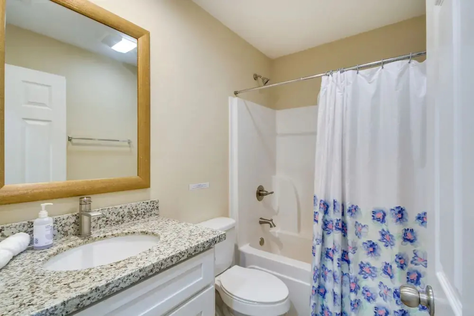 Spacious D'iberville Townhome Near Beach & Casino!