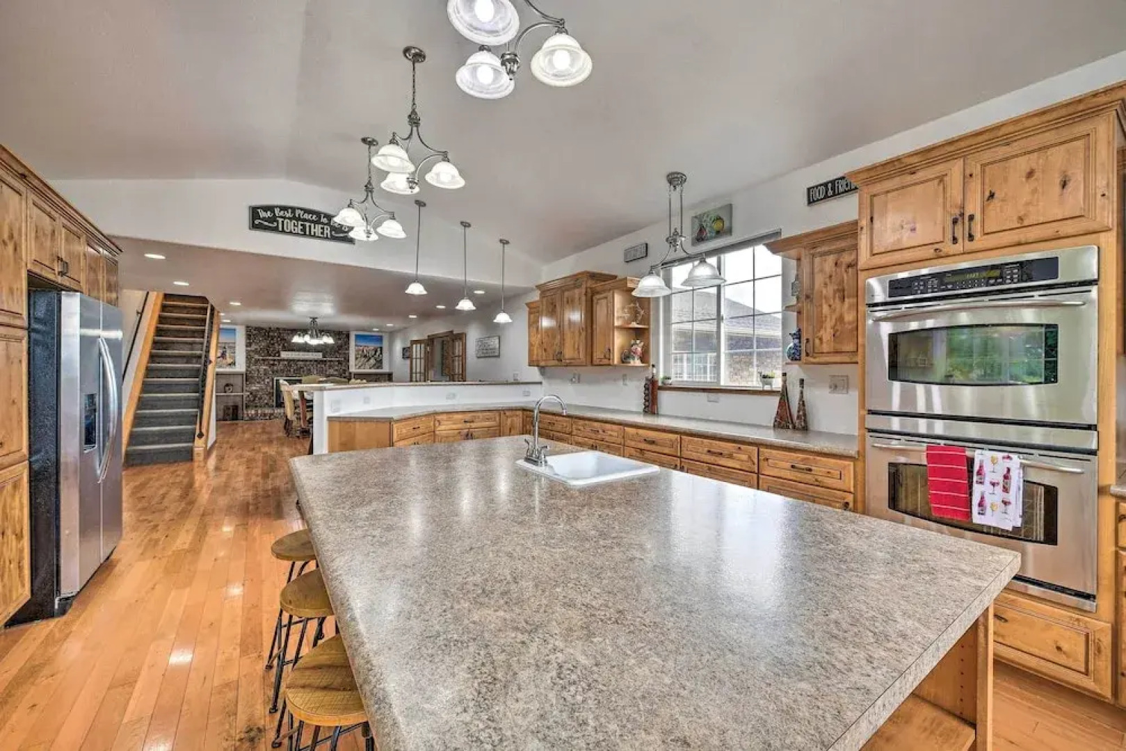 The Vineyard Country Farm Home at Grand Valley