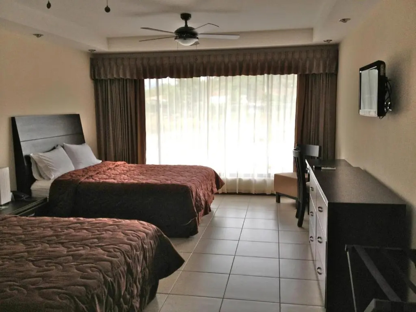 Hotel Las Espuelas, Bar & Restaurant