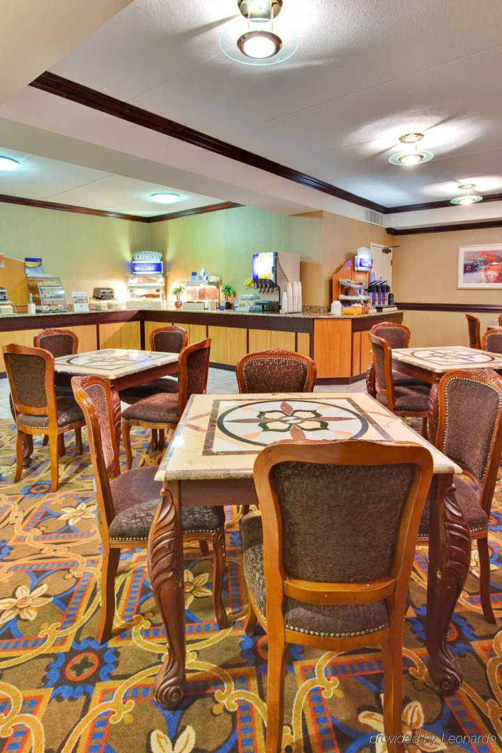 Holiday Inn Express Flint-Campus Area by IHG