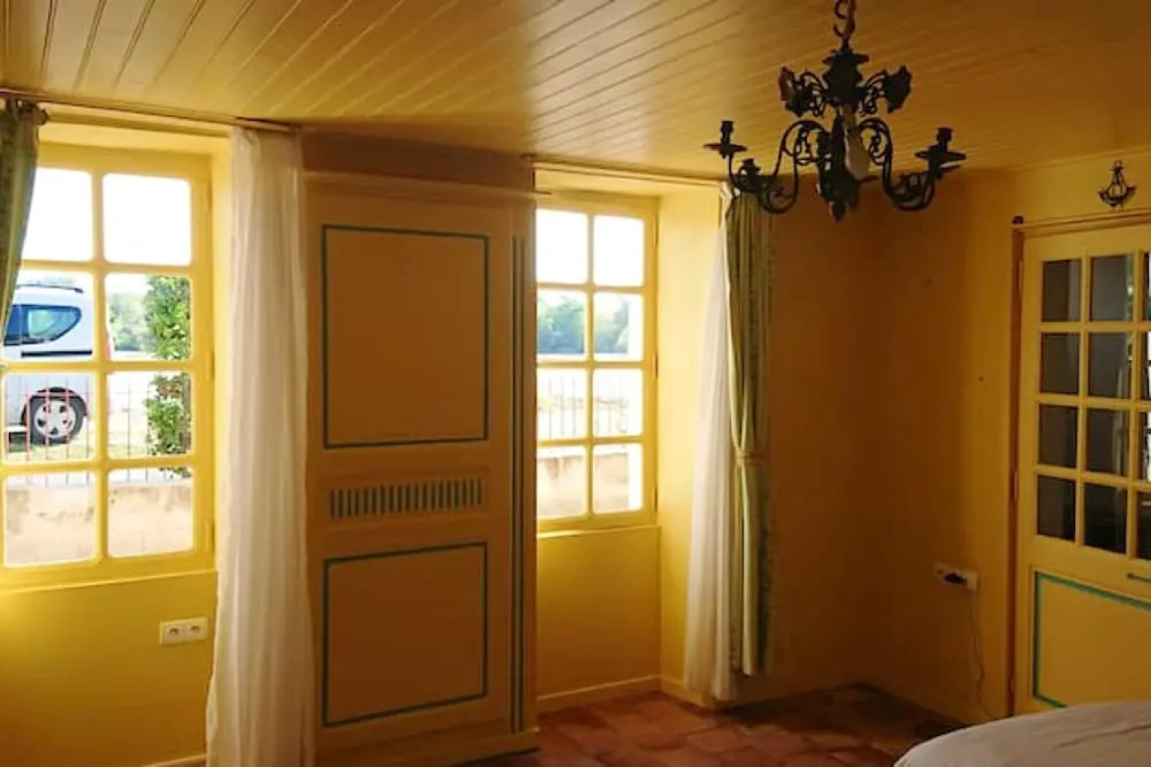 House With 3 Bedrooms in Arveyres, With Enclosed Garden and Wifi