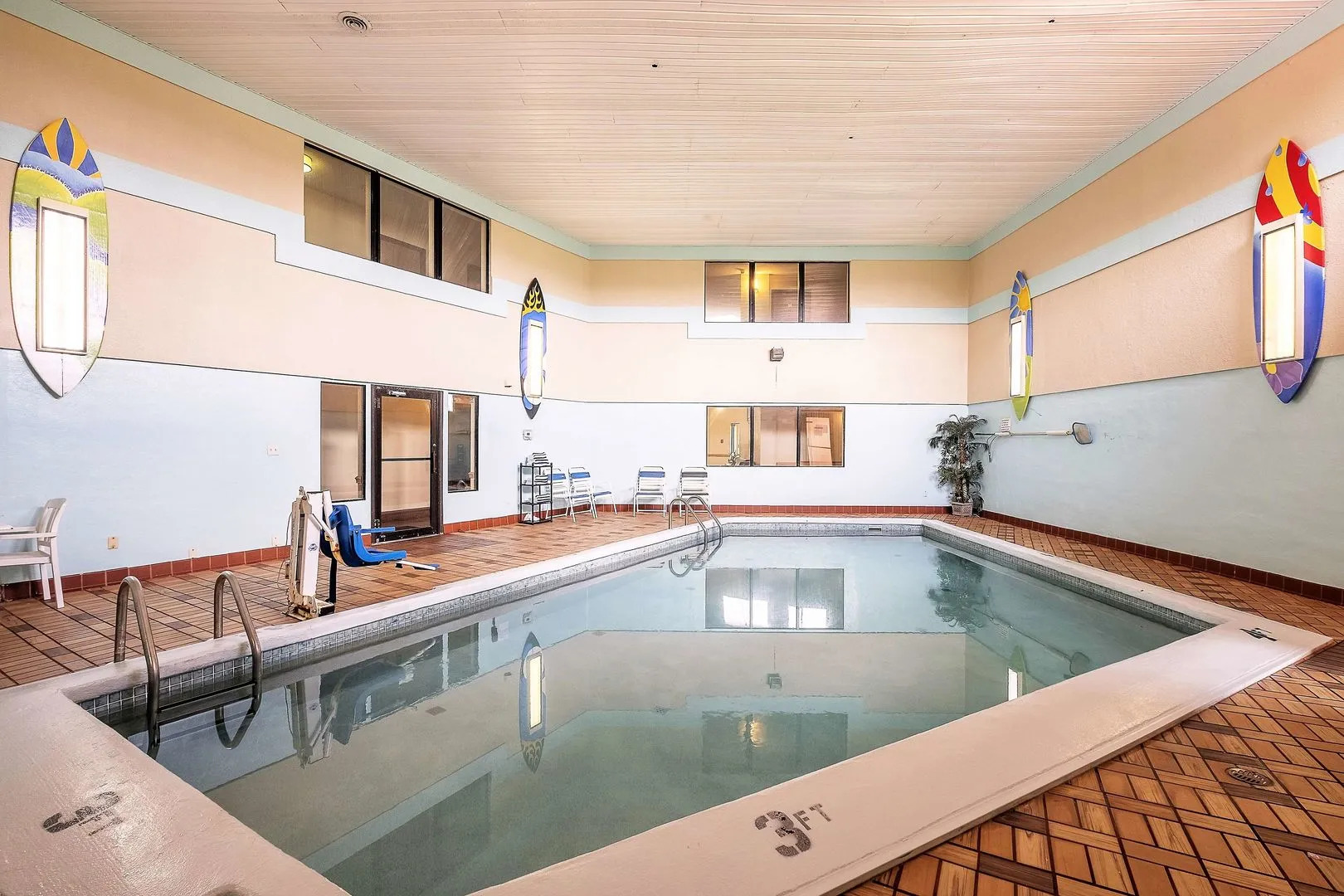 Red Roof Inn & Suites Hermitage