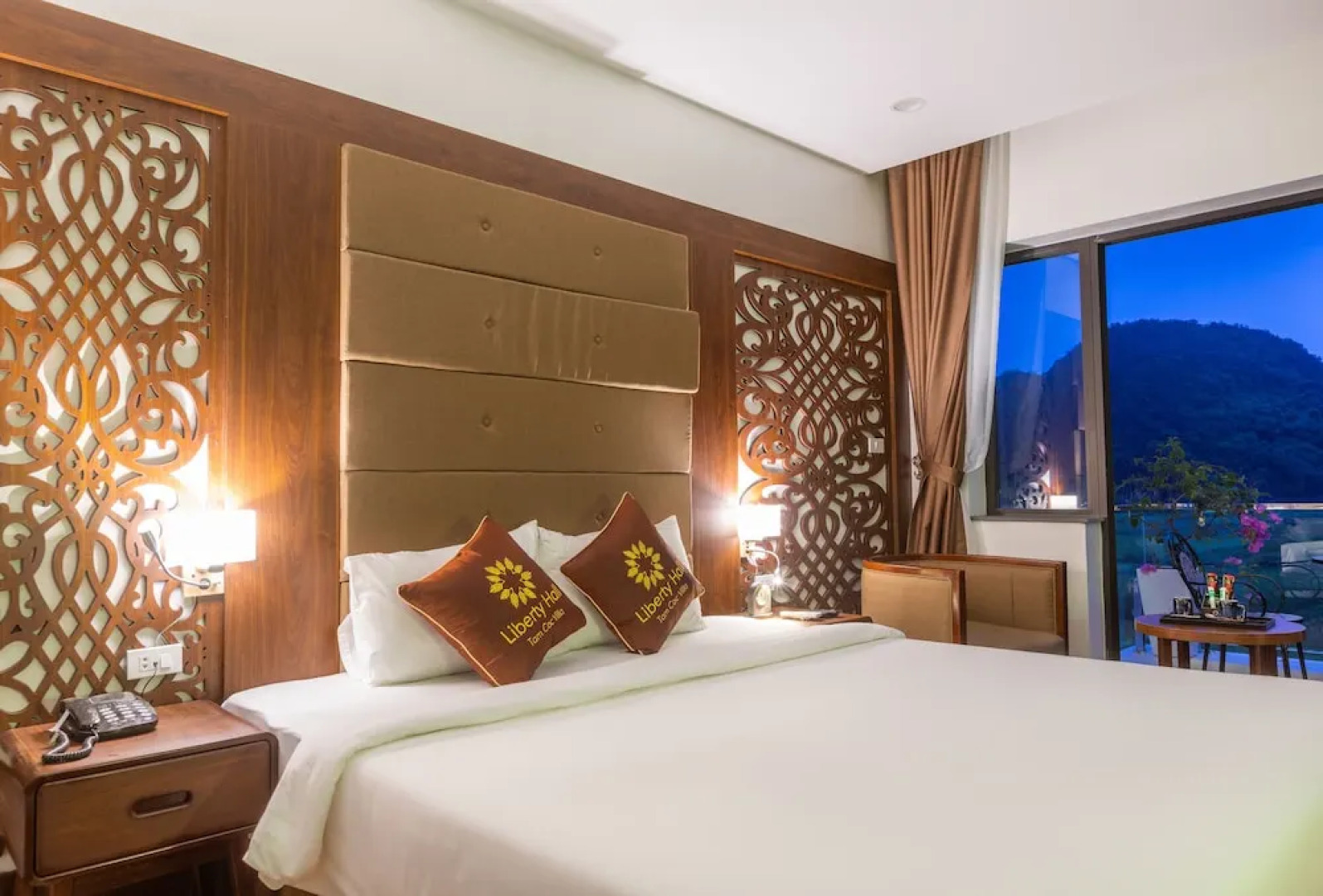 Liberty Hall Tam Coc Hotel & Villa