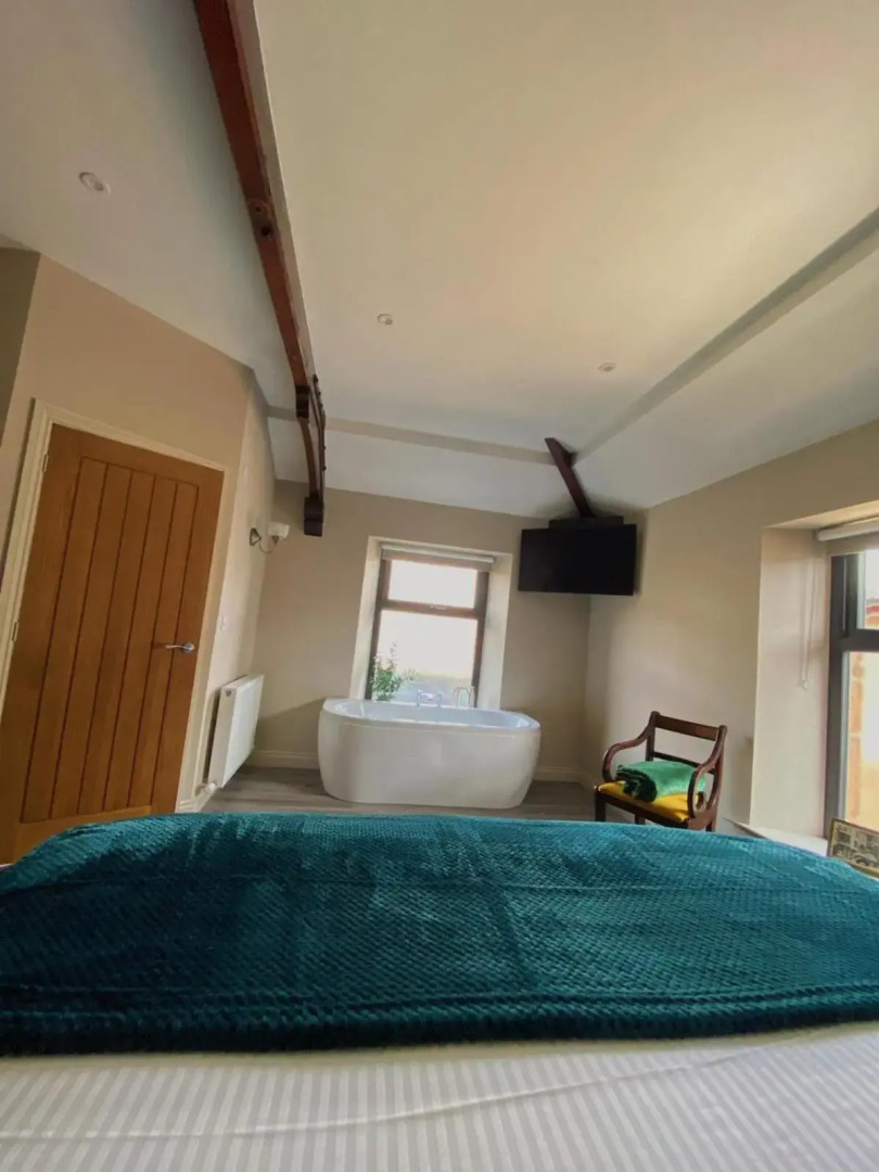 The Lounge Hotel and Bar