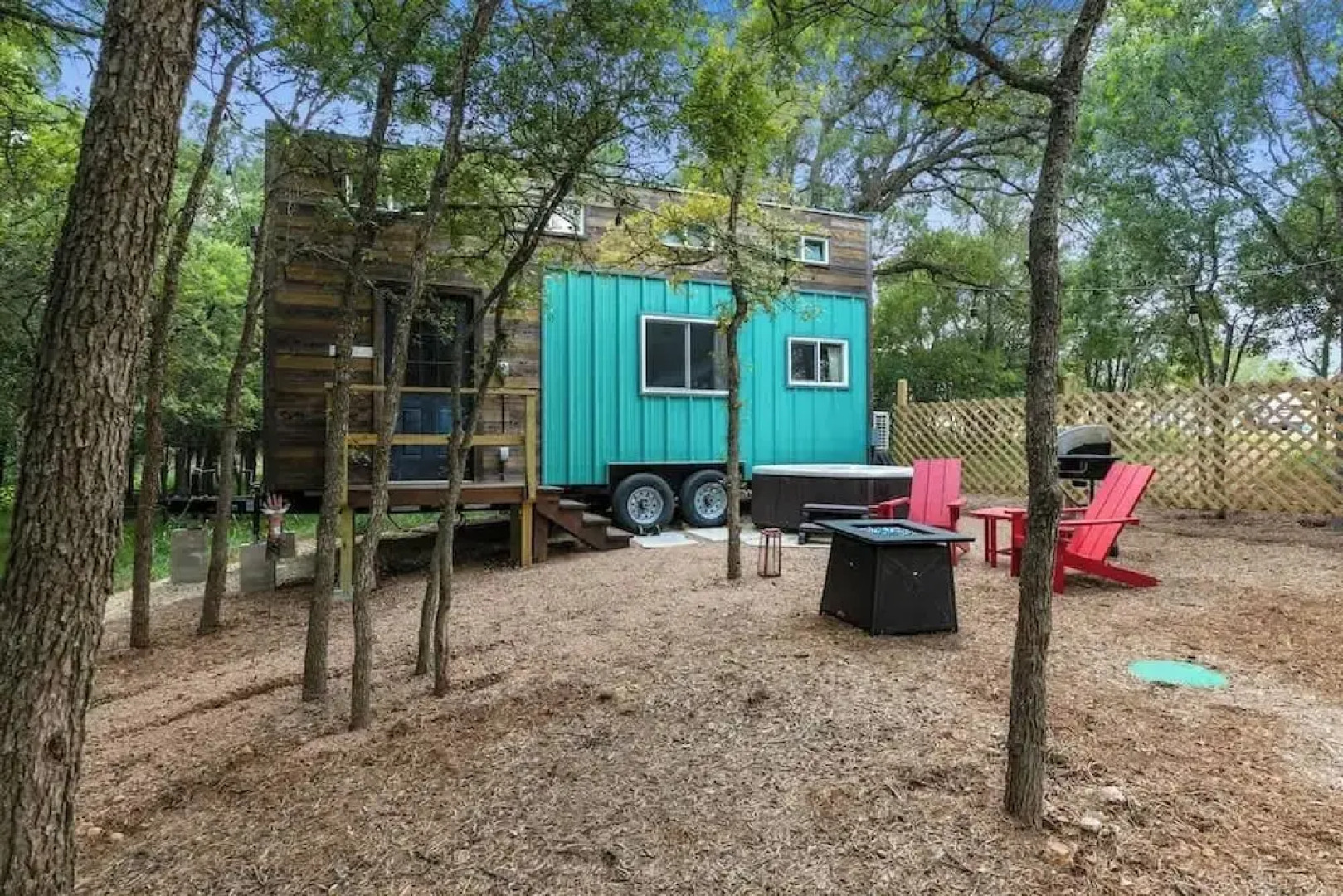 Willie the Modern Tiny Home W/hot-tub & Firetable