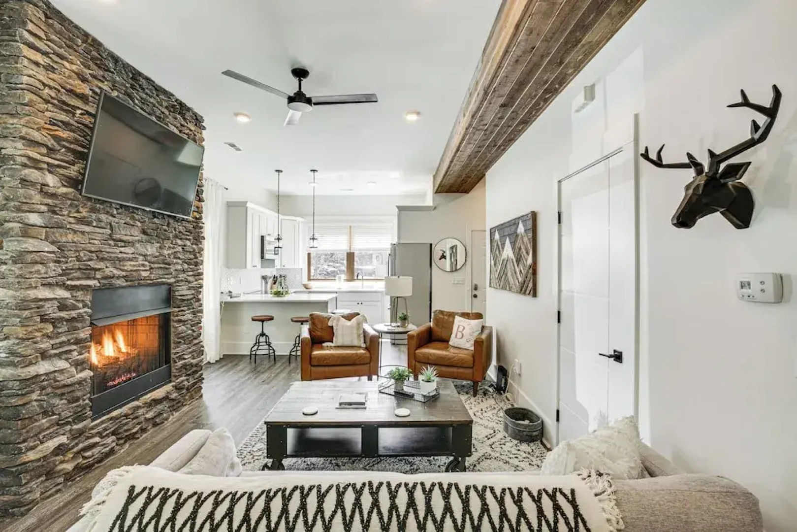 Dtwn Blowing Rock Condo w/ Private Hot Tub!