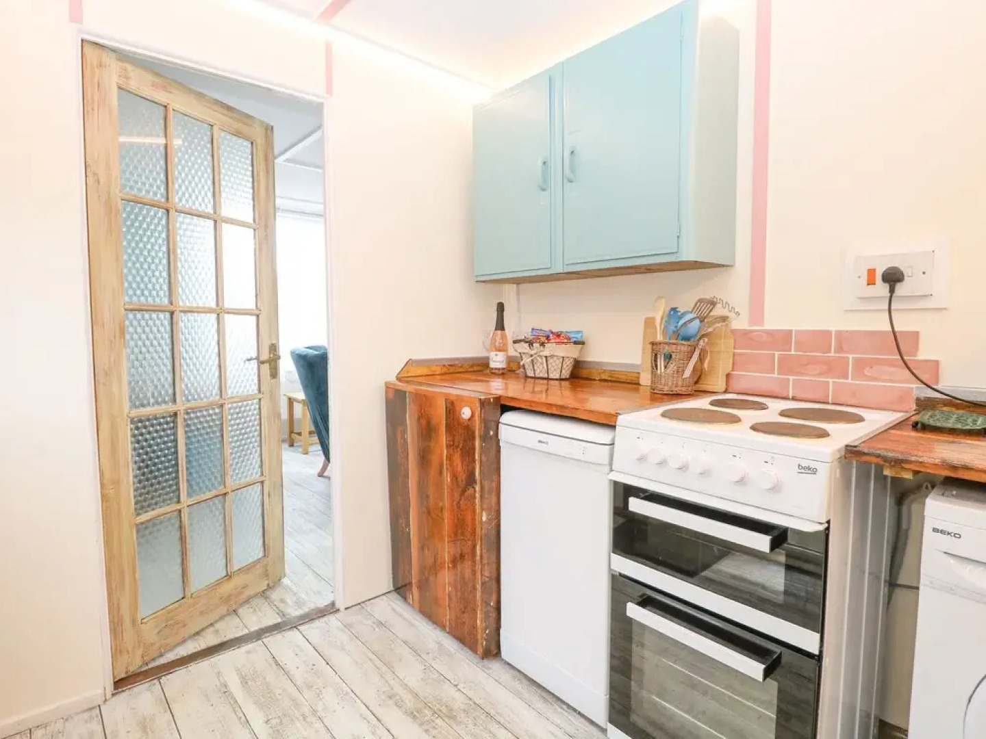 White Rabbit, Cross Lane