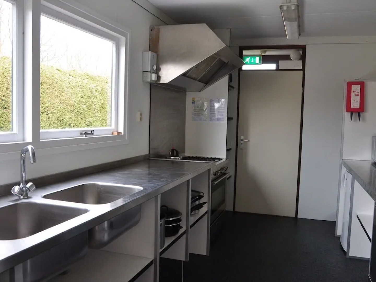 Detached holiday home with extra facilities near the sea