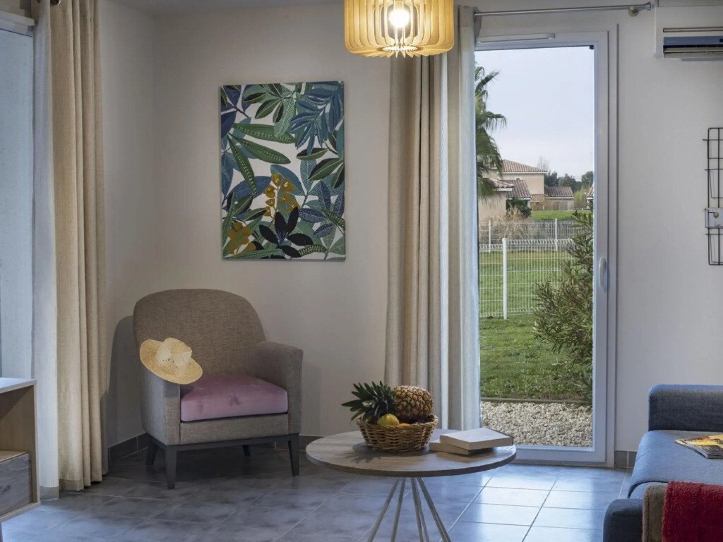 Holiday home in Mediterranean style with air con and bubble bath