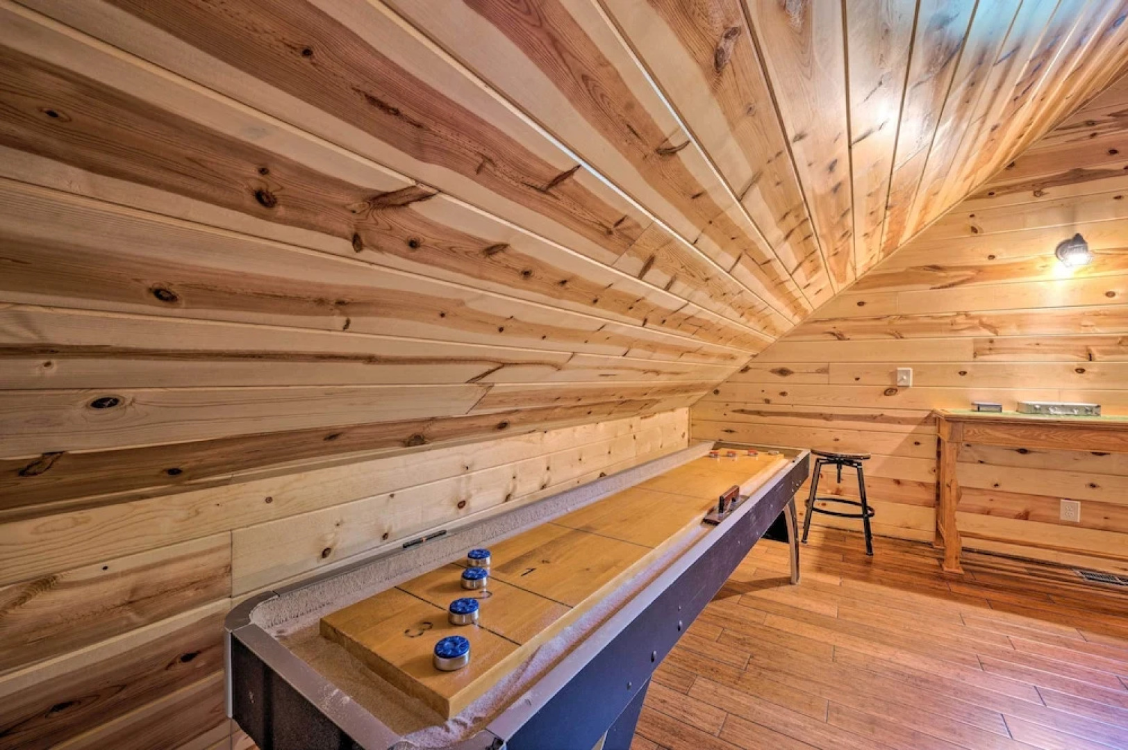 Creekside Broken Bow Cabin w/ Hot Tub & Fire Pit!